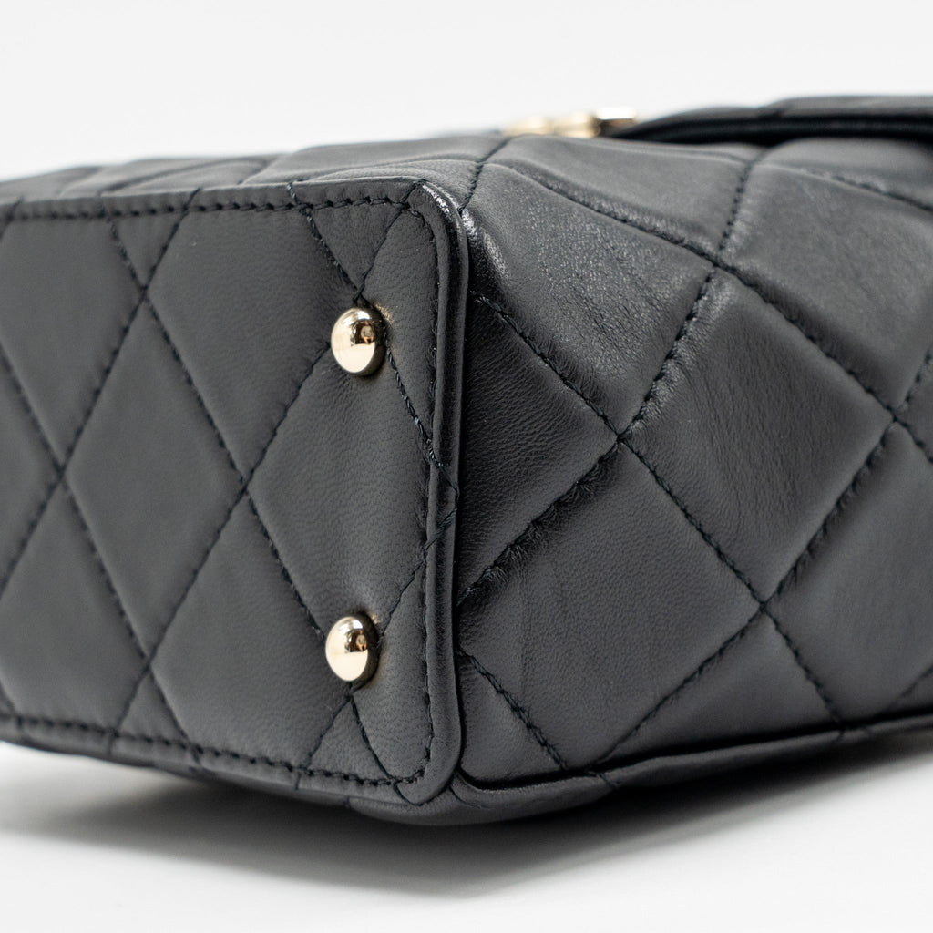 CHANEL FLAP VANITY WITH CHAIN LAMBSKIN BLACK LGWH (MICROCHIP)