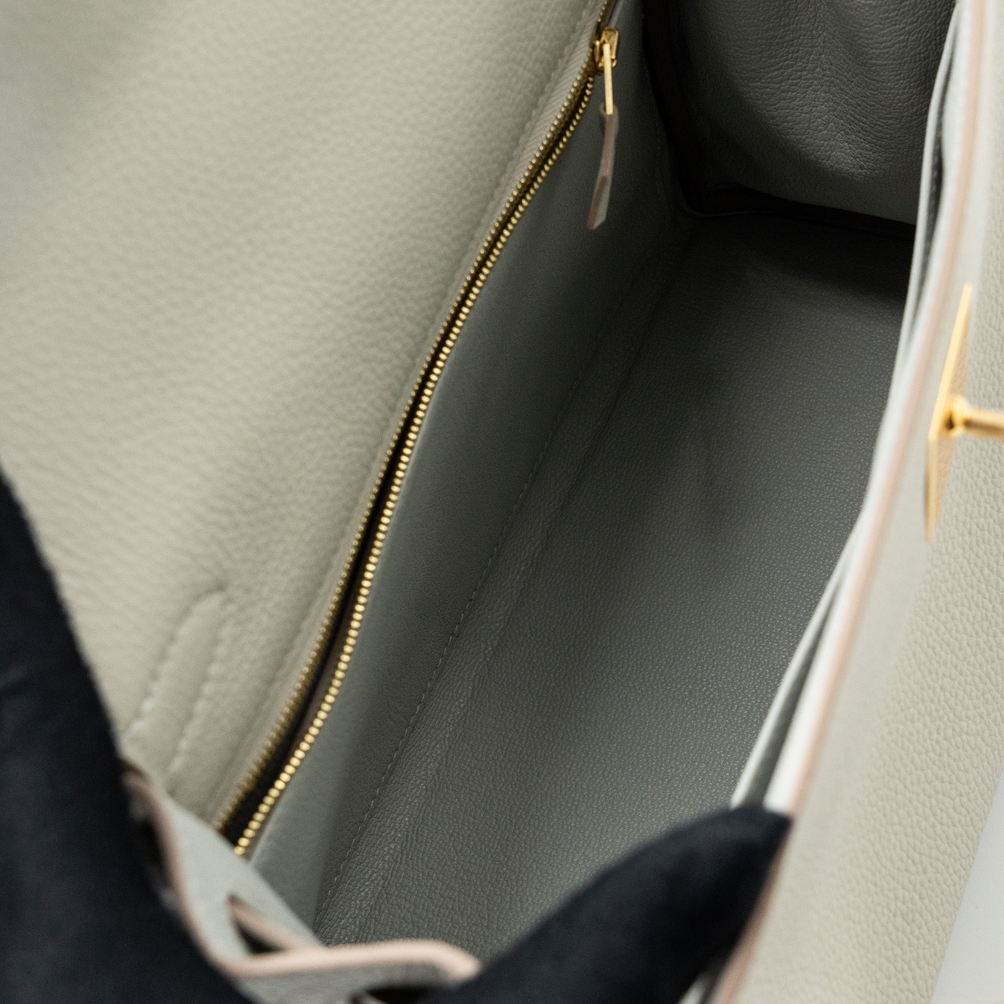 HERMES KELLY 28 TOGO LEATHER GRIS PERLE GHW