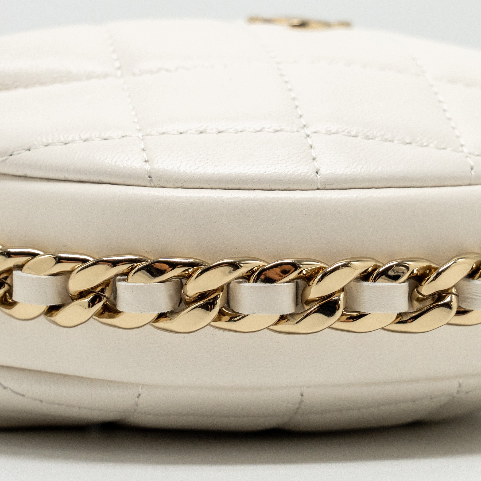 CHANEL 23C ROUND CLUTCH LAMBSKIN WHITE LGHW (MICROCHIP)