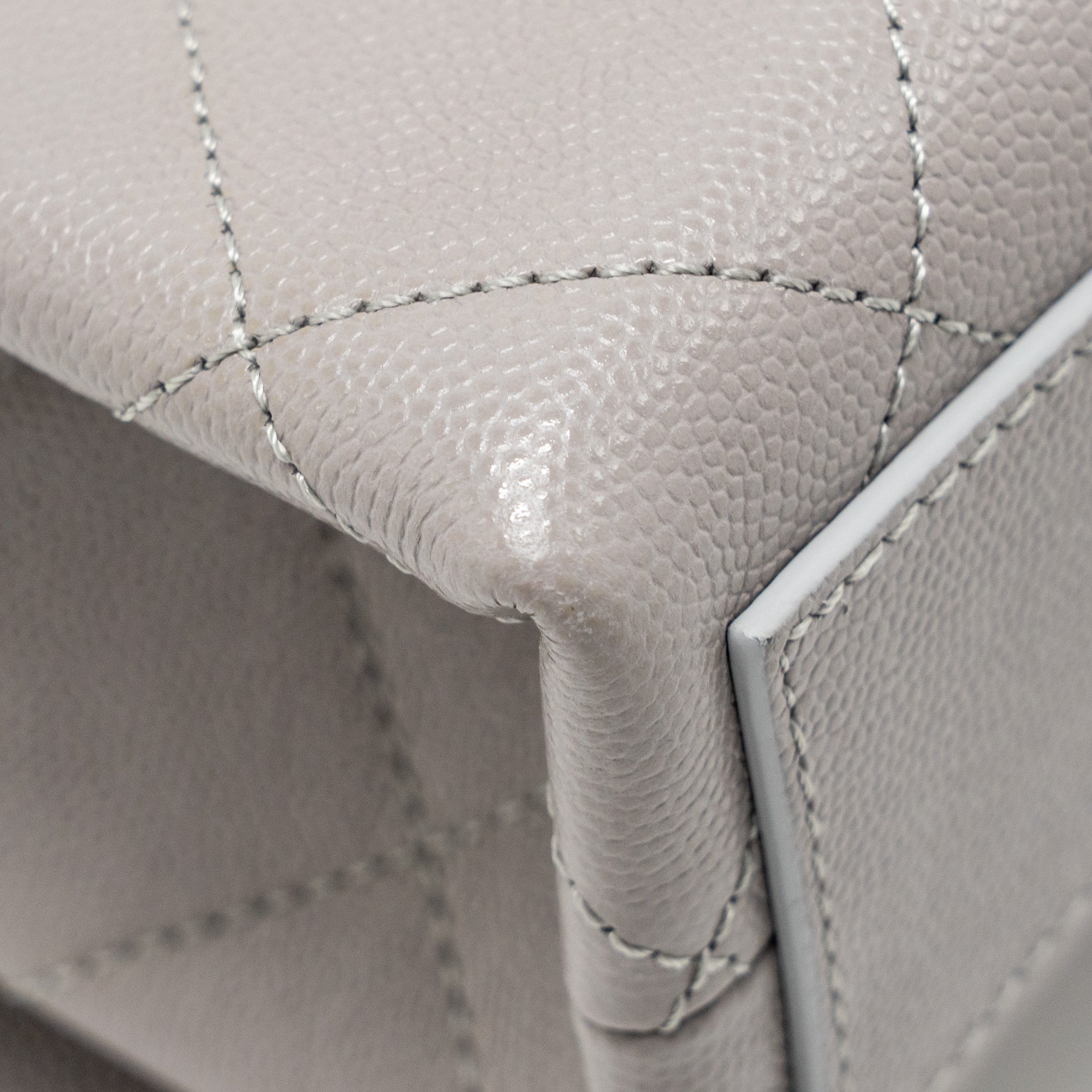 CHANEL QUILTED FLAP BAG WITH CHAIN HANDLE CAVIAR GREY GHW (MICROCHIP)