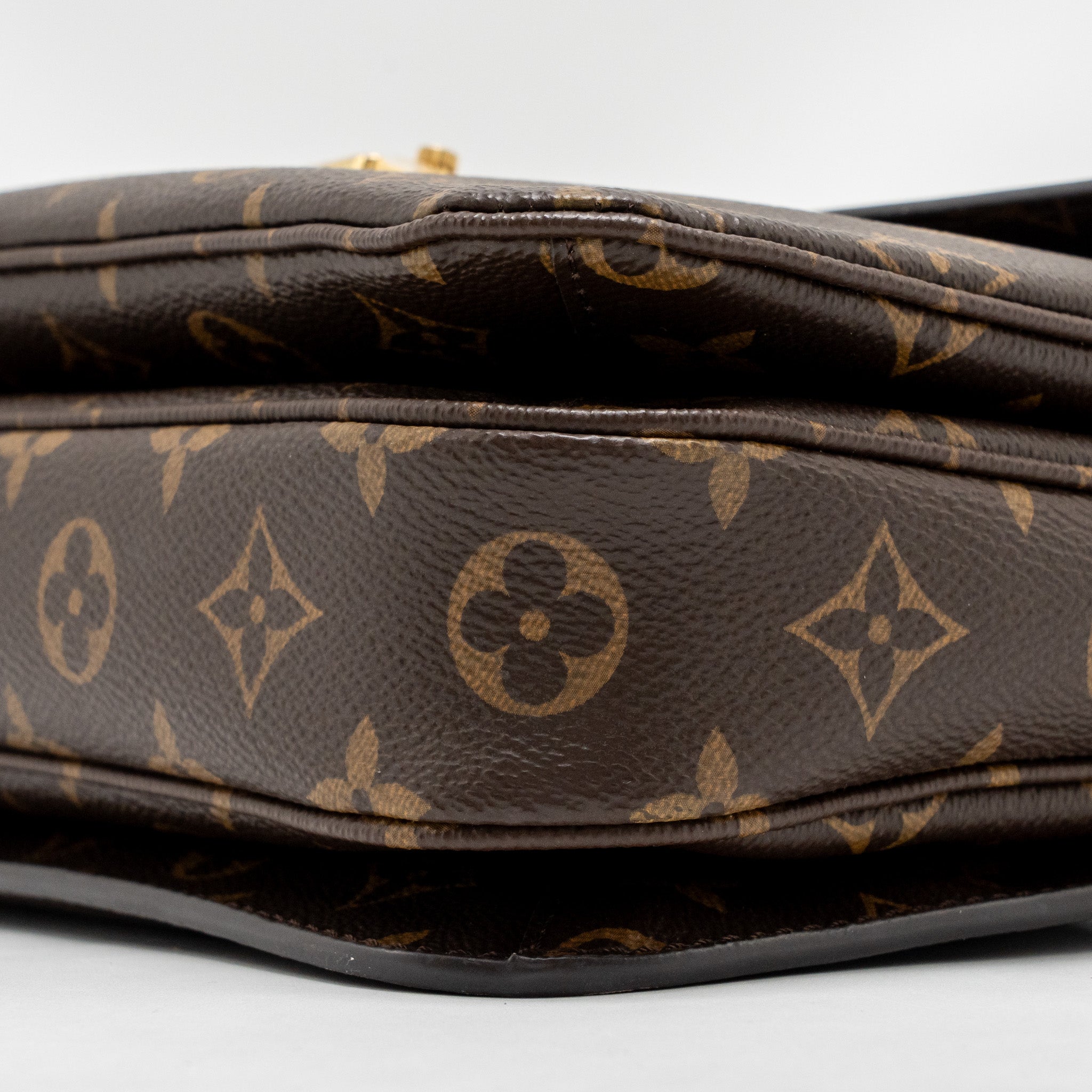 LOUIS VUITTON POCHETTE METIS MONOGRAM CANVAS GHW