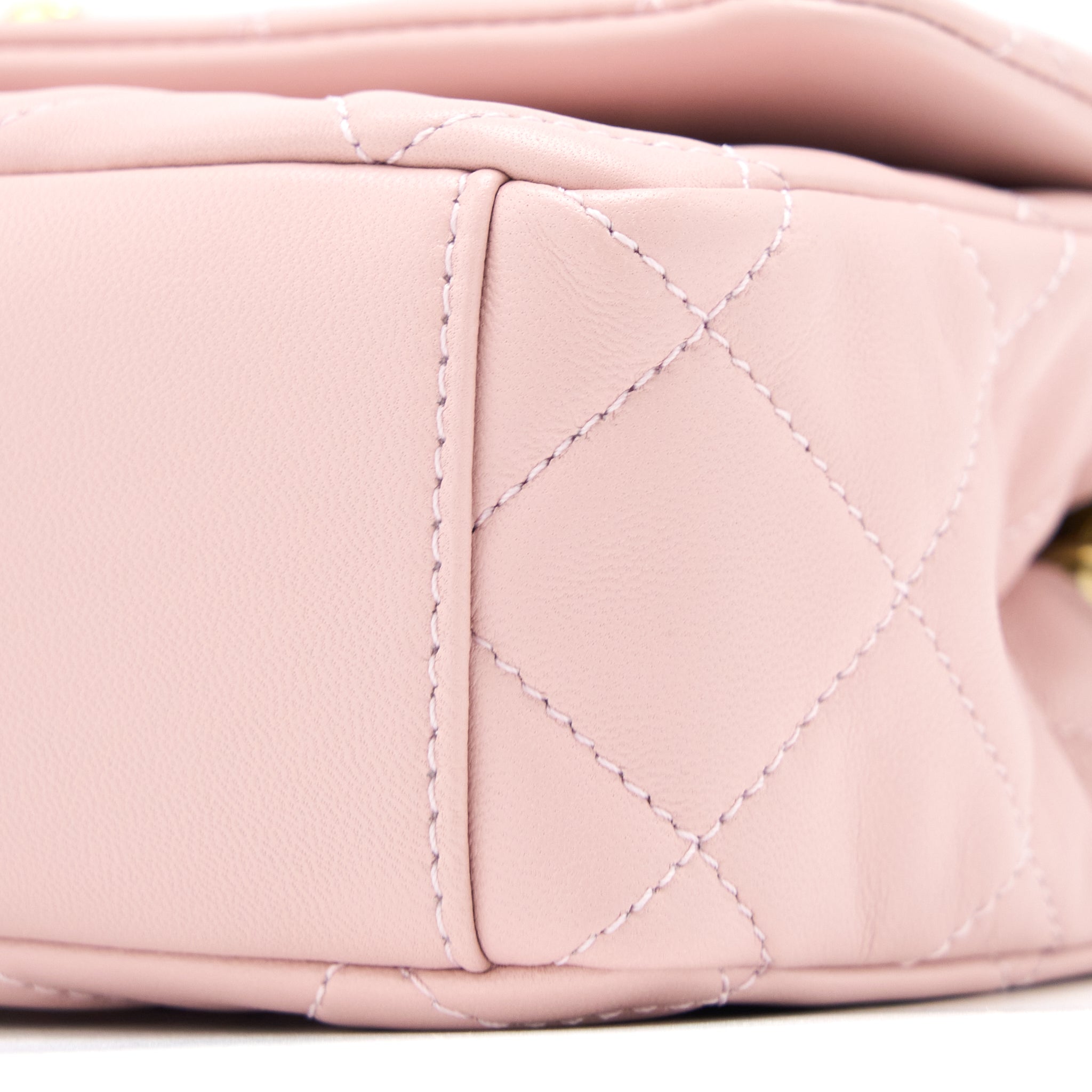 CHANEL 22B SMALL FLAP BAG WITH GEM CHAIN LAMBSKIN PINK GHW (MICROCHIP)