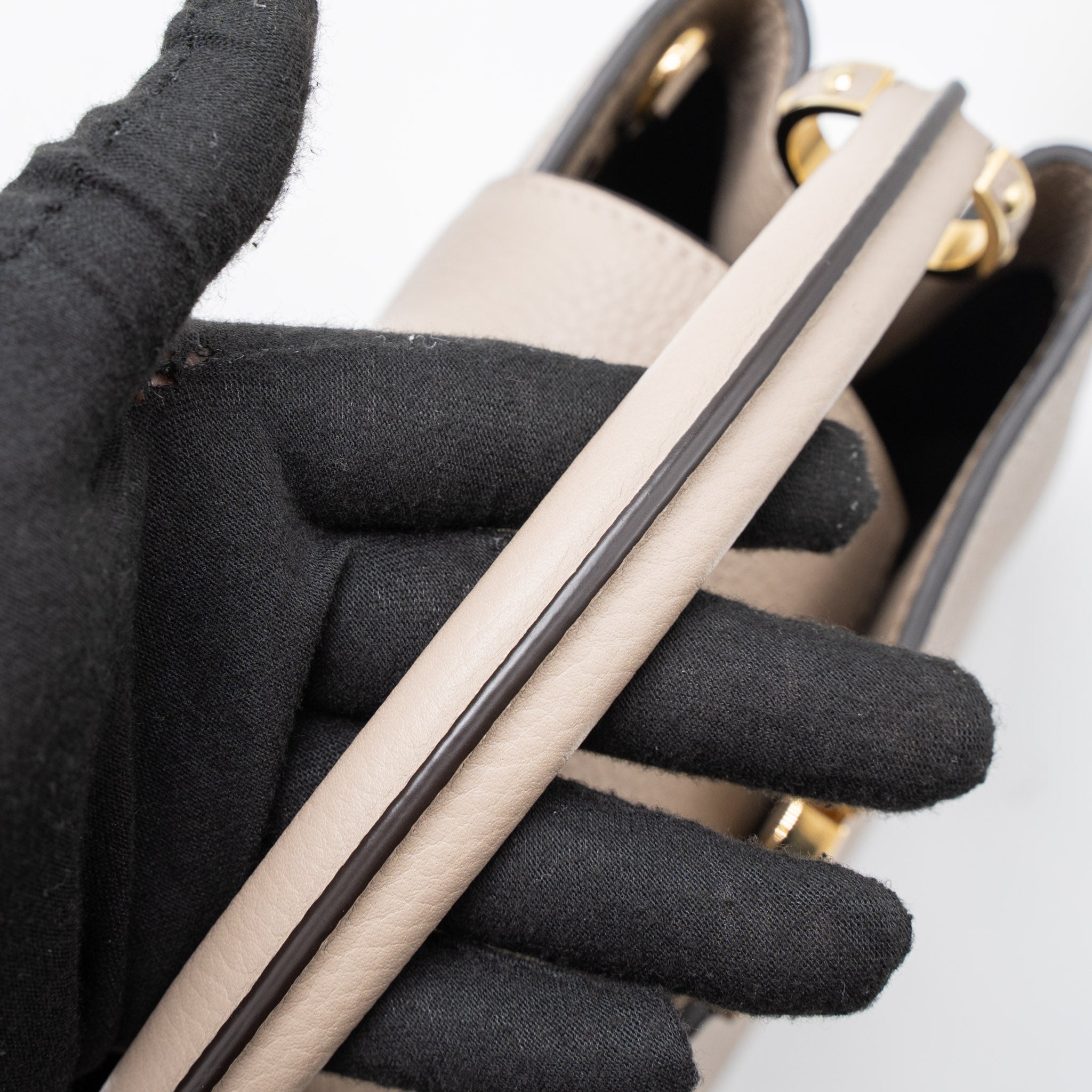 LOUIS VUITTON CAPUCINES BB TAURILLON GALET GHW