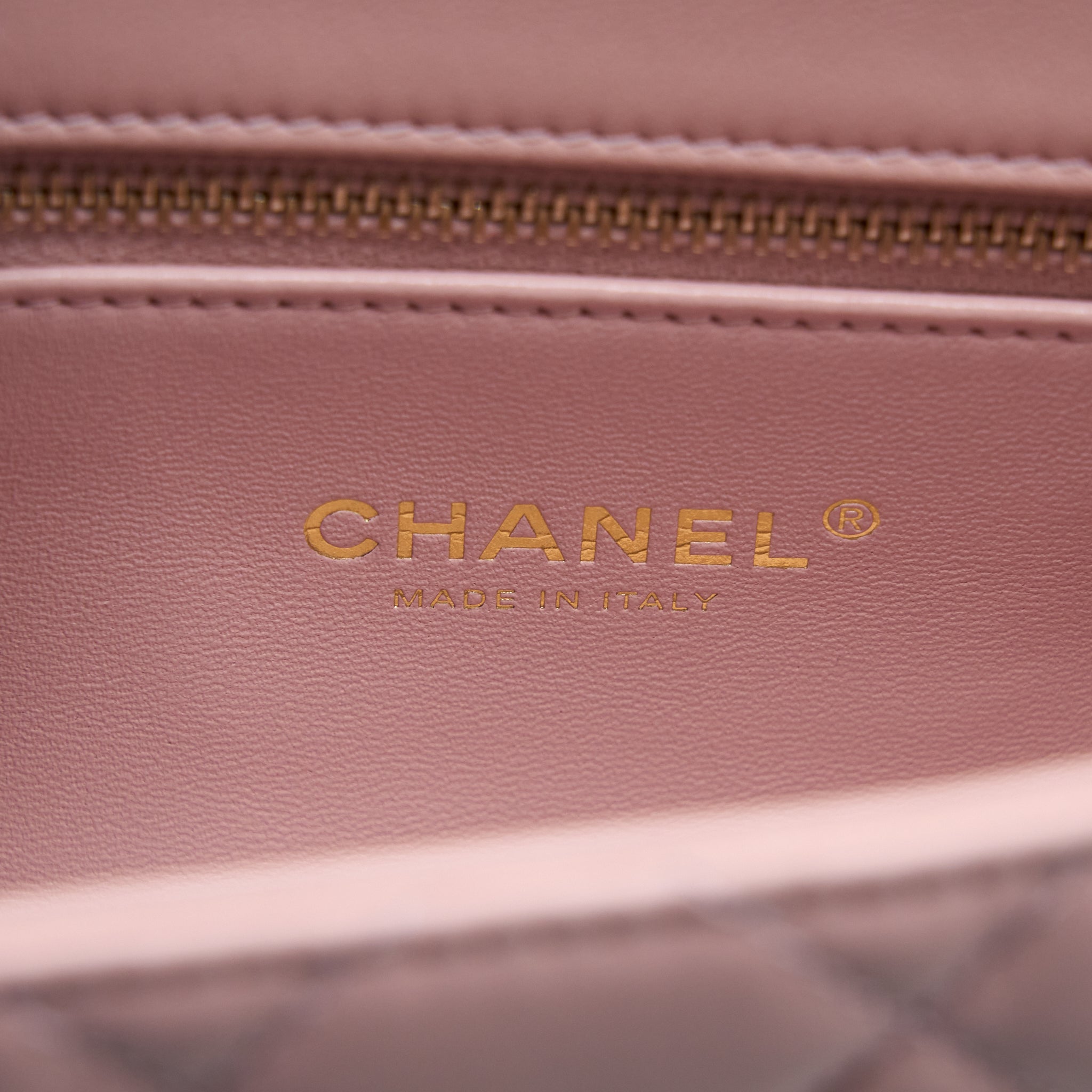 CHANEL 22B SMALL FLAP BAG WITH GEM CHAIN LAMBSKIN PINK GHW (MICROCHIP)