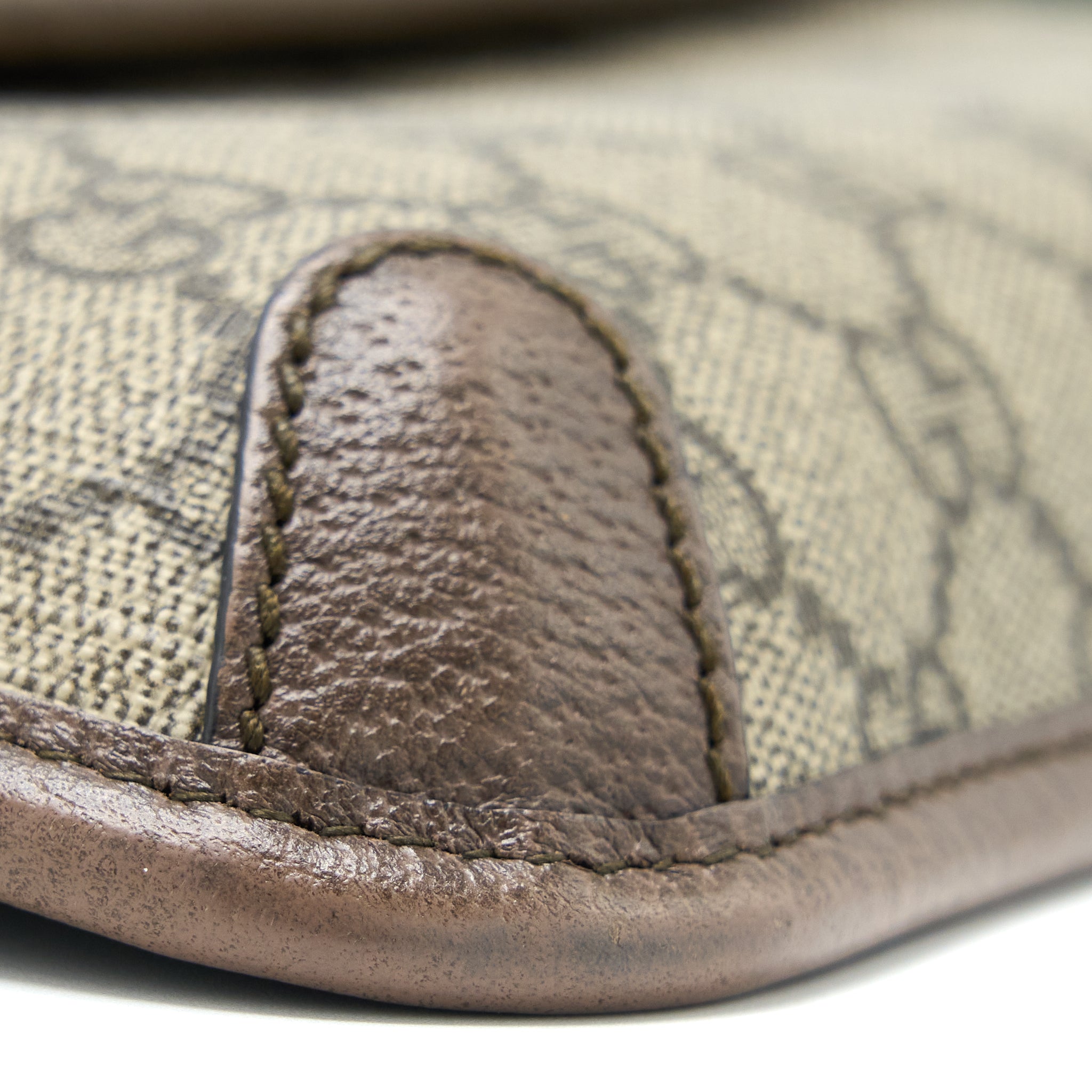 GUCCI NEO VINTAGE GG SUPREME BELT BAG CANVAS GHW