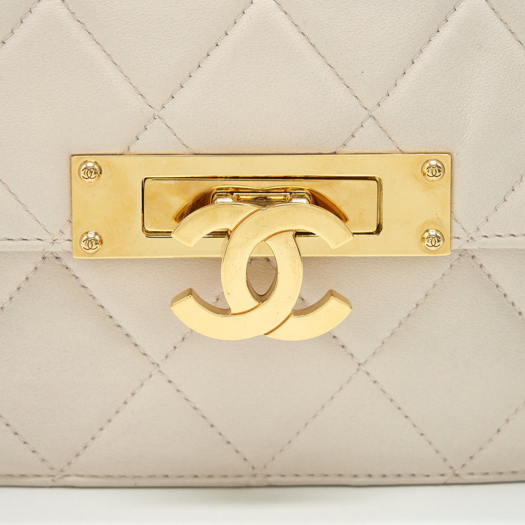 CHANEL CC LOGO FLAP BAG WITH CHAIN QUILTED LAMBSKIN IVORY WHITE