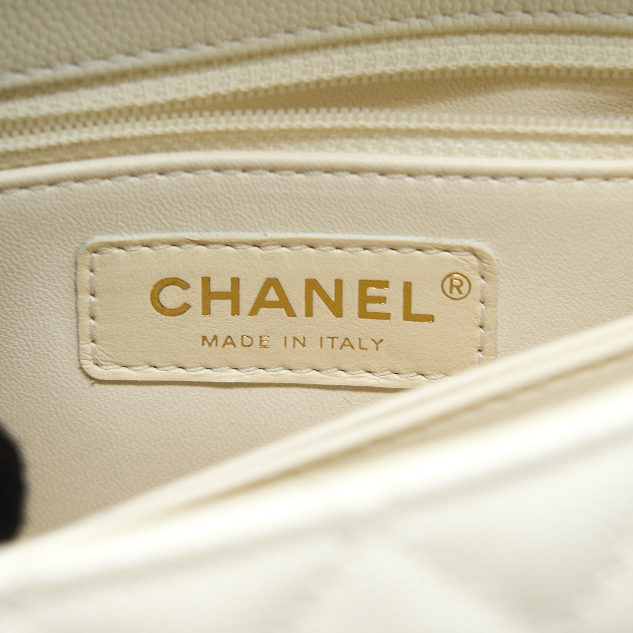 CHANEL SMALL COCO HANDLE CAVIAR WHITE LGHW (MICROCHIP)