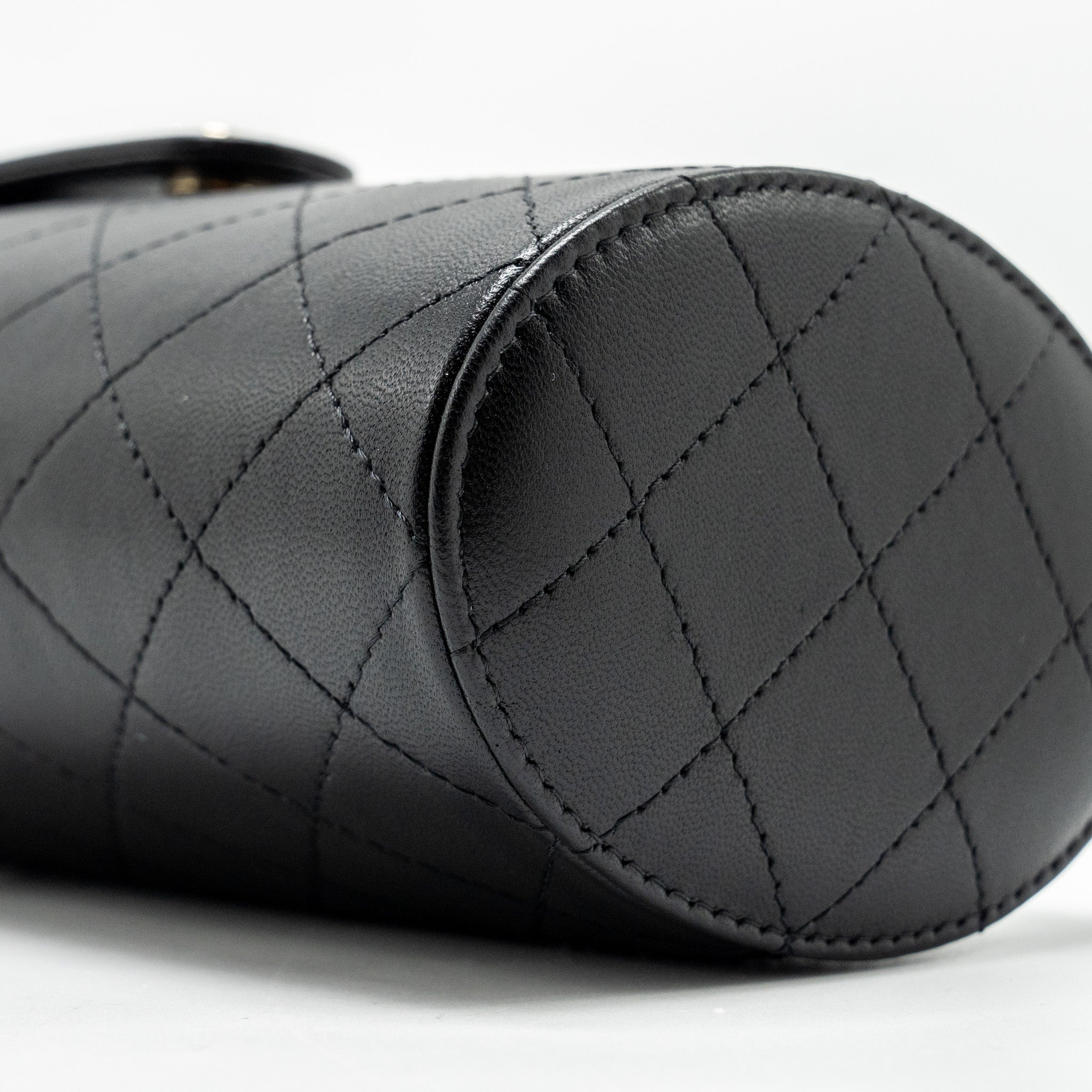 CHANEL CC ROUND VANITY CASE WITH CHAIN LAMBSKIN BLACK LGHW
