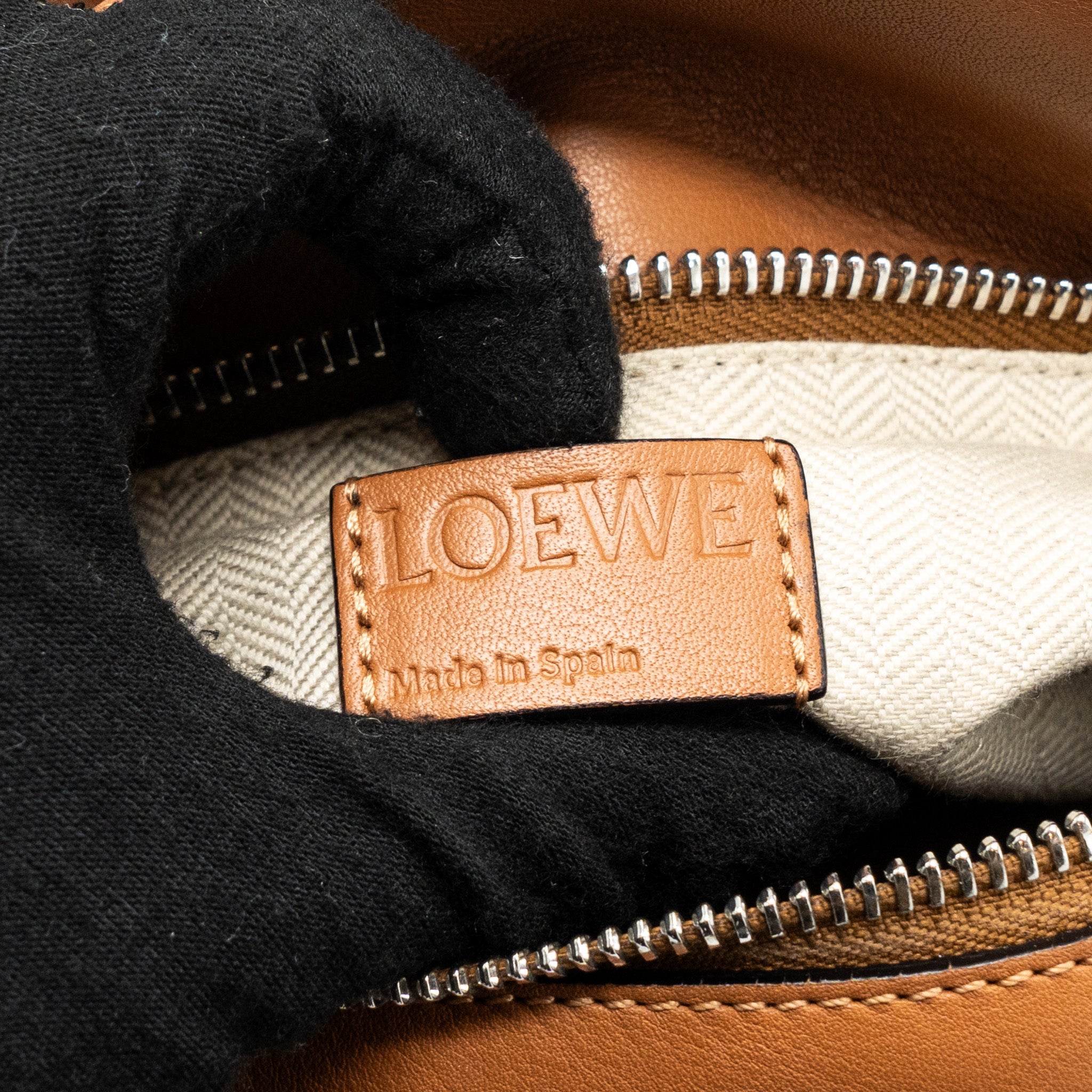 LOEWE PUZZLE BAG IN CLASSIC CALFSKIN TAN SHW