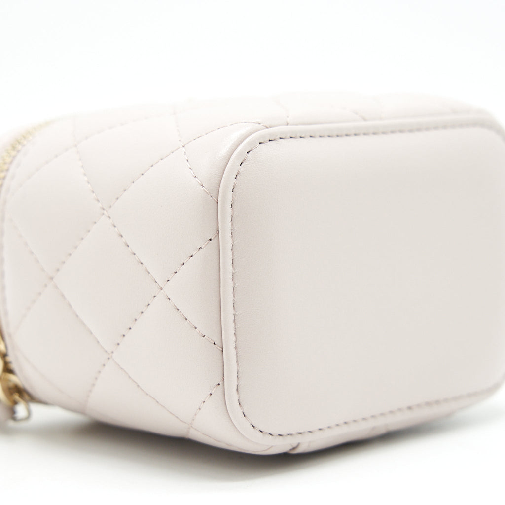 CHANEL 21B LILAC/ LIGHT PURPLE PEARL CRUSH SMALL VANITY CASE WITH CHAIN