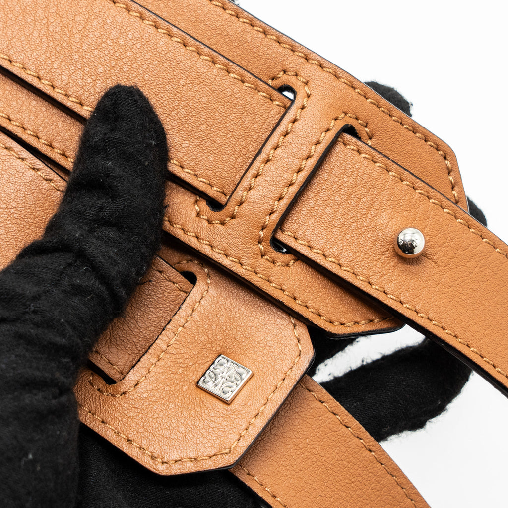 LOEWE PUZZLE BAG IN CLASSIC CALFSKIN TAN SHW