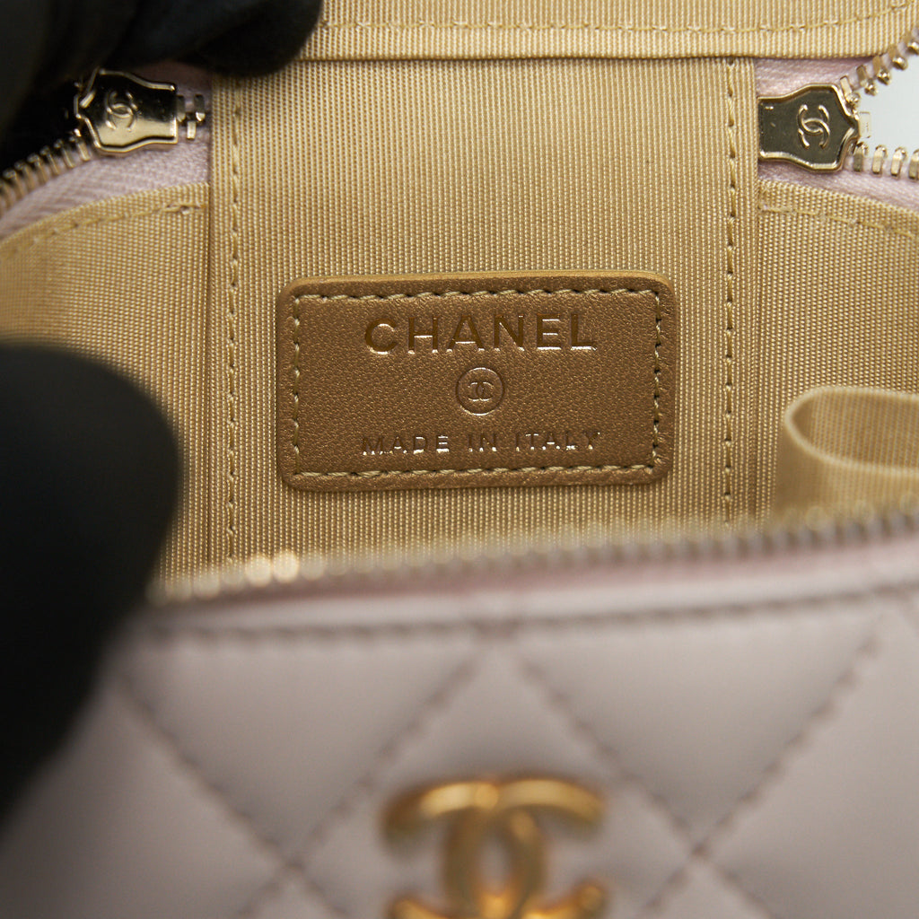 CHANEL 21B LILAC/ LIGHT PURPLE PEARL CRUSH SMALL VANITY CASE WITH CHAIN