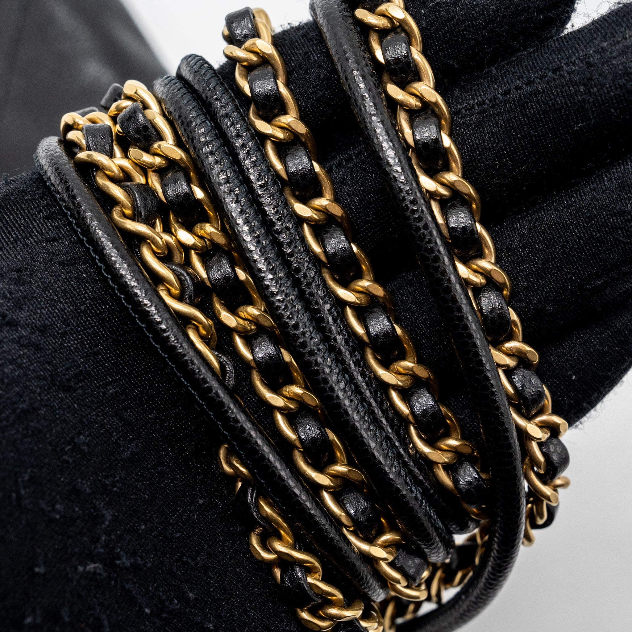 CHANEL MINI 22 BAG CAVIAR BLACK GHW (MICROCHIP)