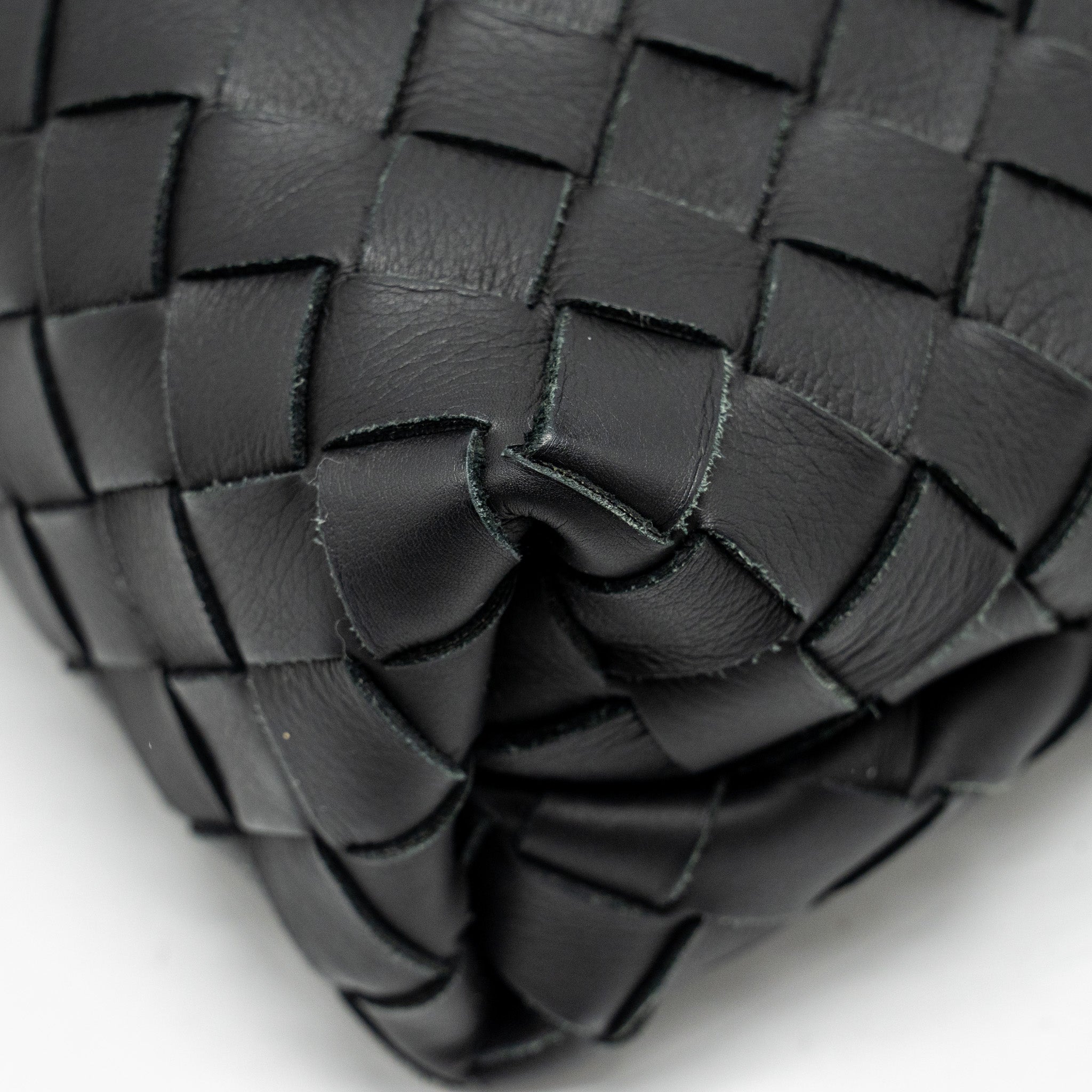 BOTTEGA VENETA INTRECCIATO POUCH CALFSKIN BLACK SHW