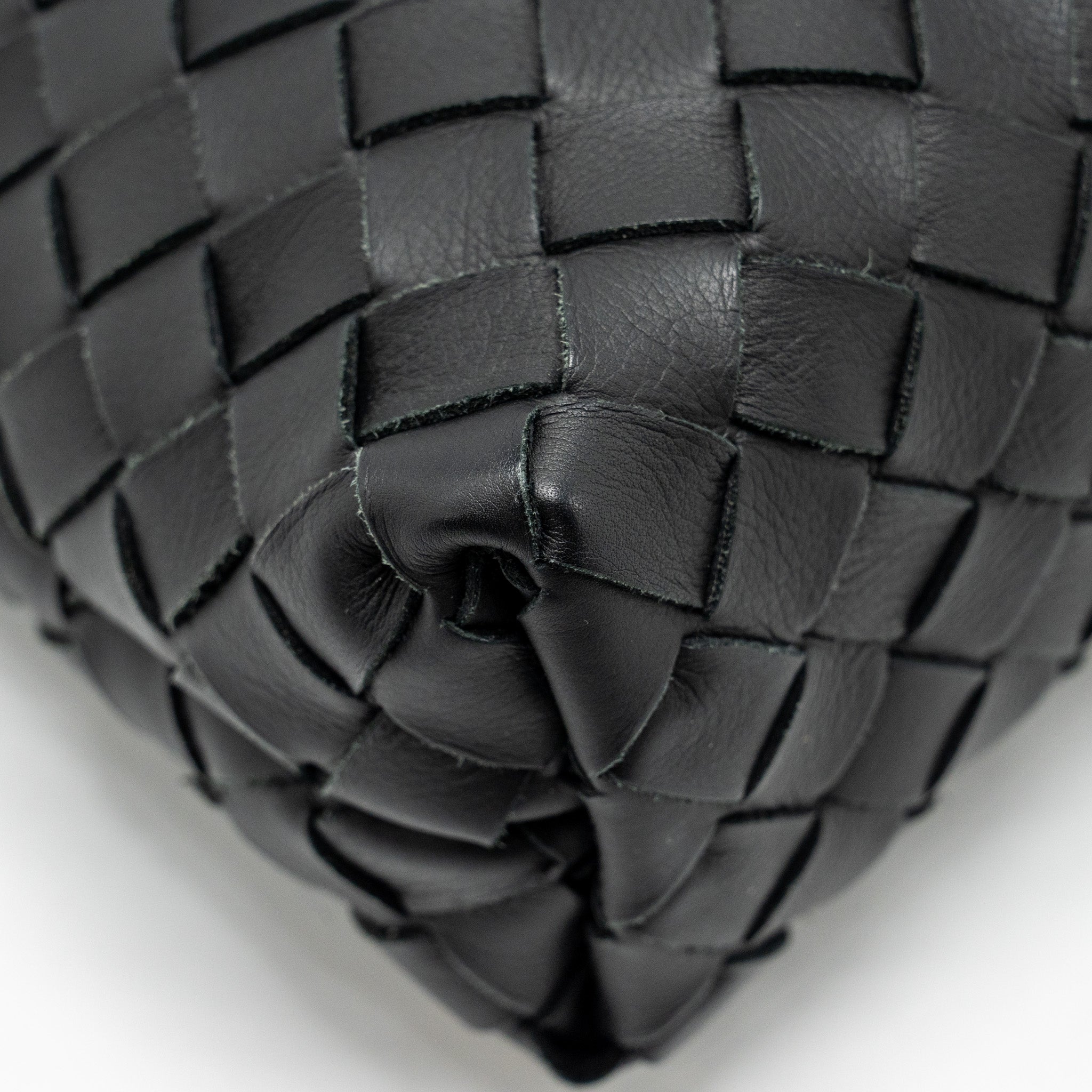 BOTTEGA VENETA INTRECCIATO POUCH CALFSKIN BLACK SHW