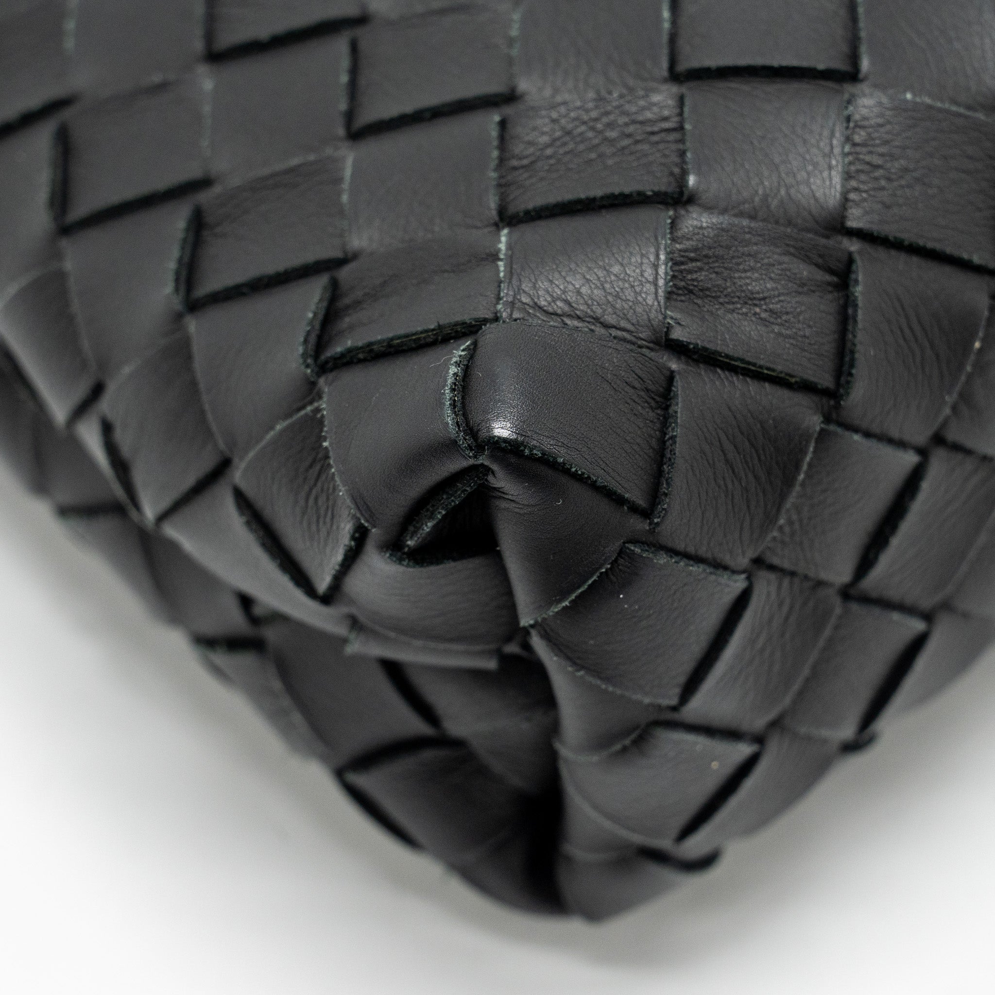 BOTTEGA VENETA INTRECCIATO POUCH CALFSKIN BLACK SHW