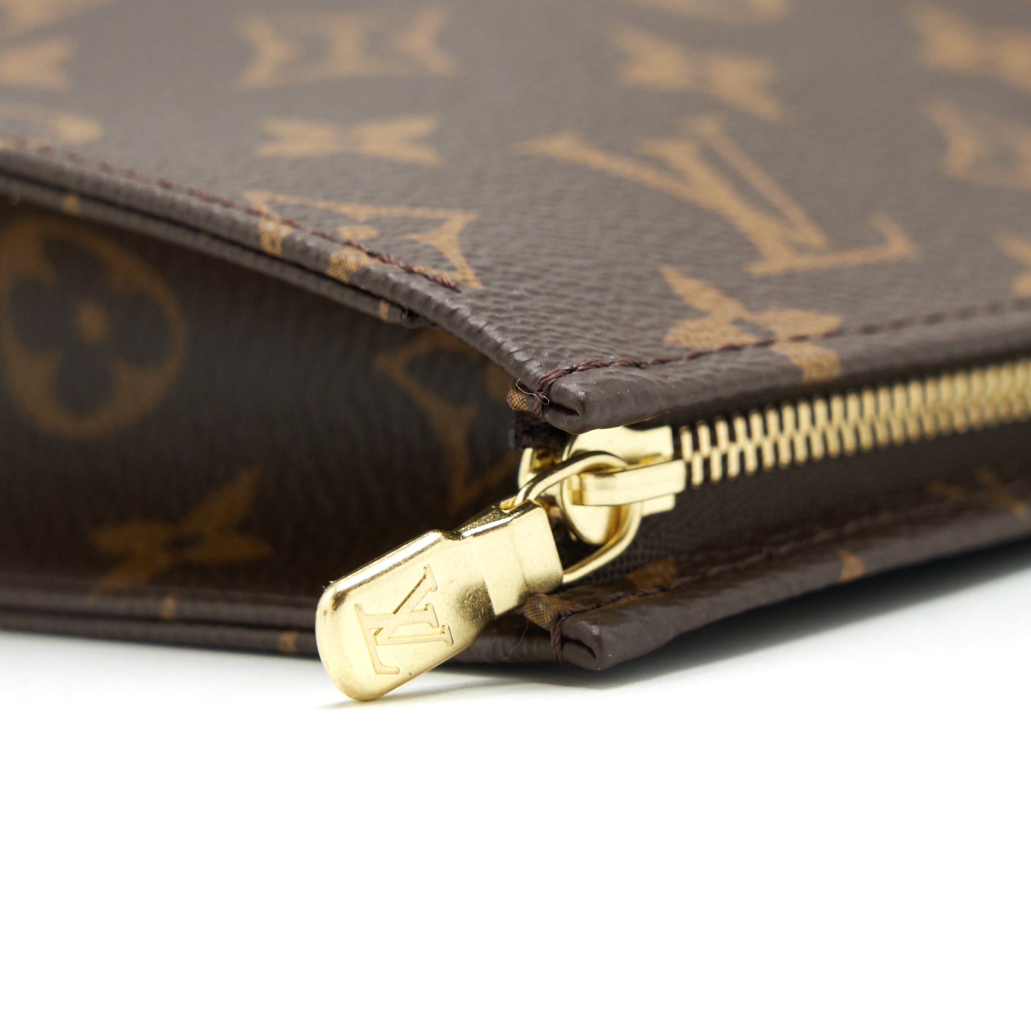 LOUIS VUITTON TOILETRY POCHETTE 26 MONOGRAM CANVAS