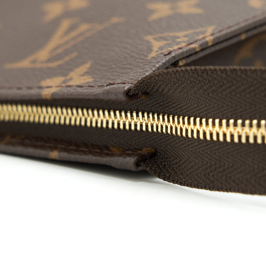 LOUIS VUITTON TOILETRY POCHETTE 26 MONOGRAM CANVAS