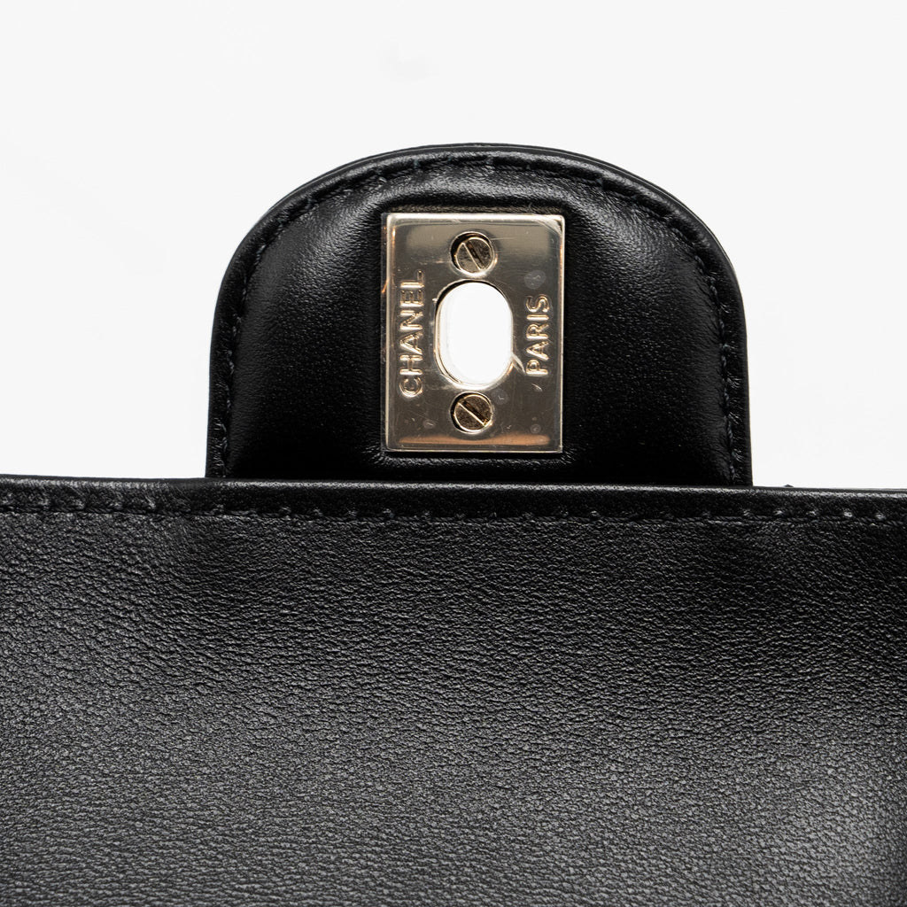 CHANEL 22S HEART BAG LAMBSKIN BLACK LGHW (MICROCHIP)