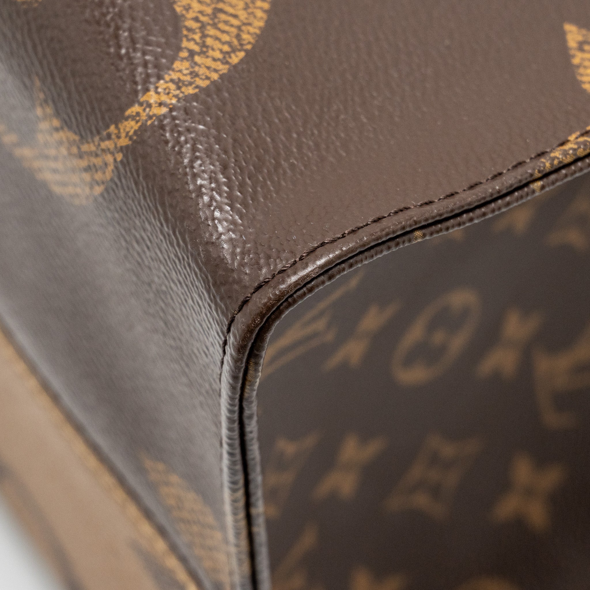 LOUIS VUITTON ONTHEGO GM MONOGRAM CANVAS GHW