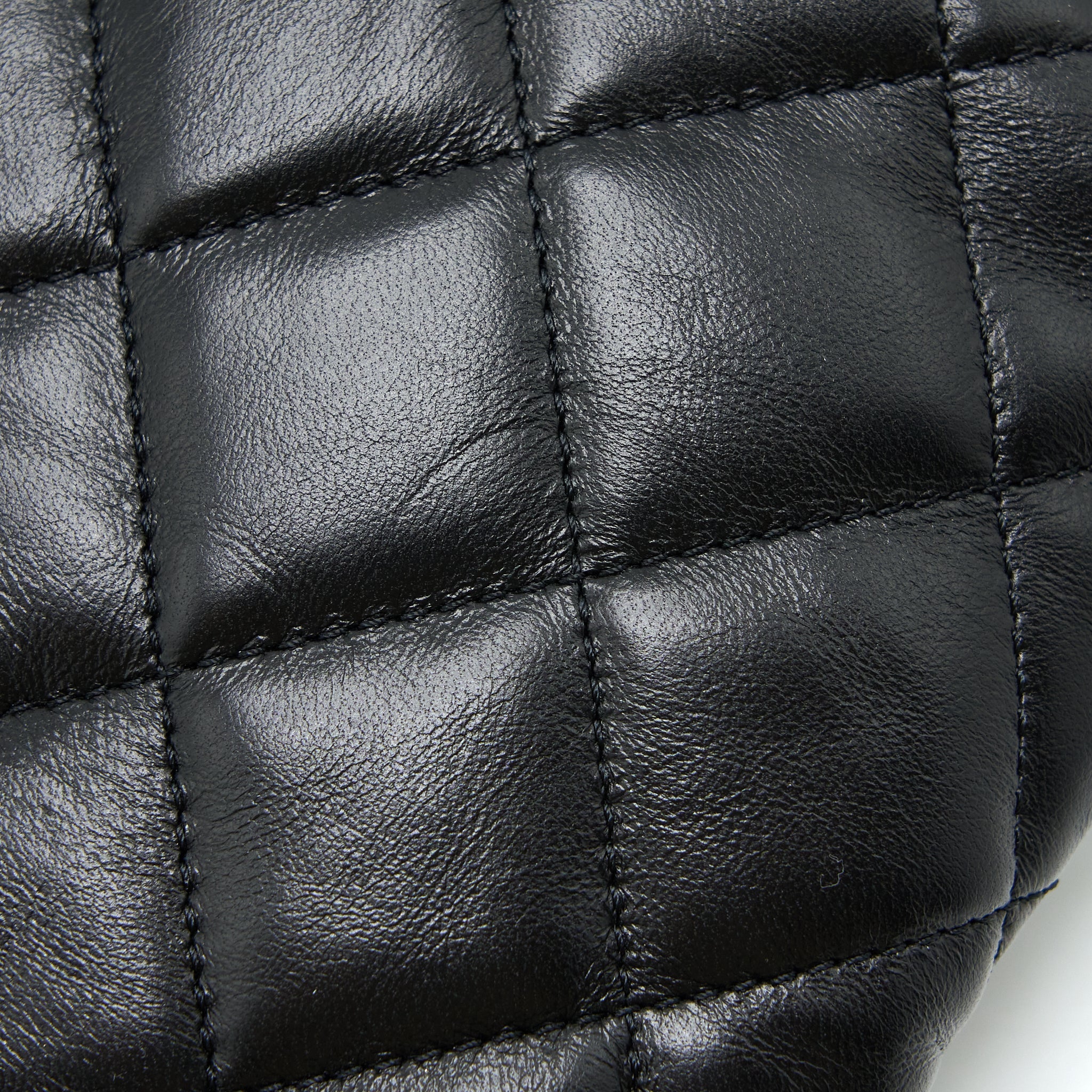 CHANEL 22K HOBO SHOULDER BAG LAMBSKIN BLACK GHW (MICROCHIP)