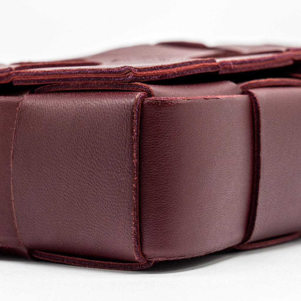 BOTTEGA VENETA CLASSIC CASSETTE BAG LAMBSKIN BURGUNDY GHW