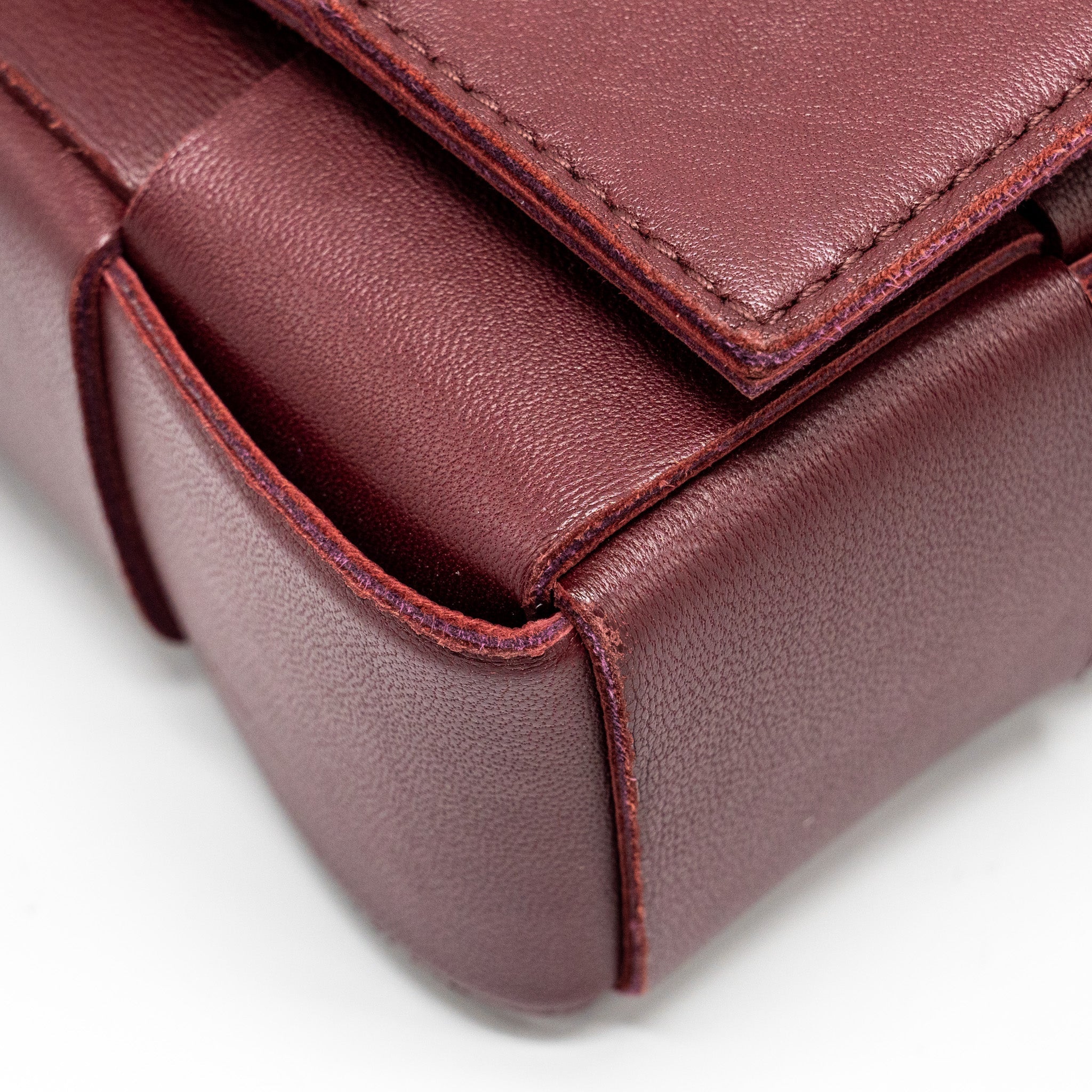 BOTTEGA VENETA CLASSIC CASSETTE BAG LAMBSKIN BURGUNDY GHW