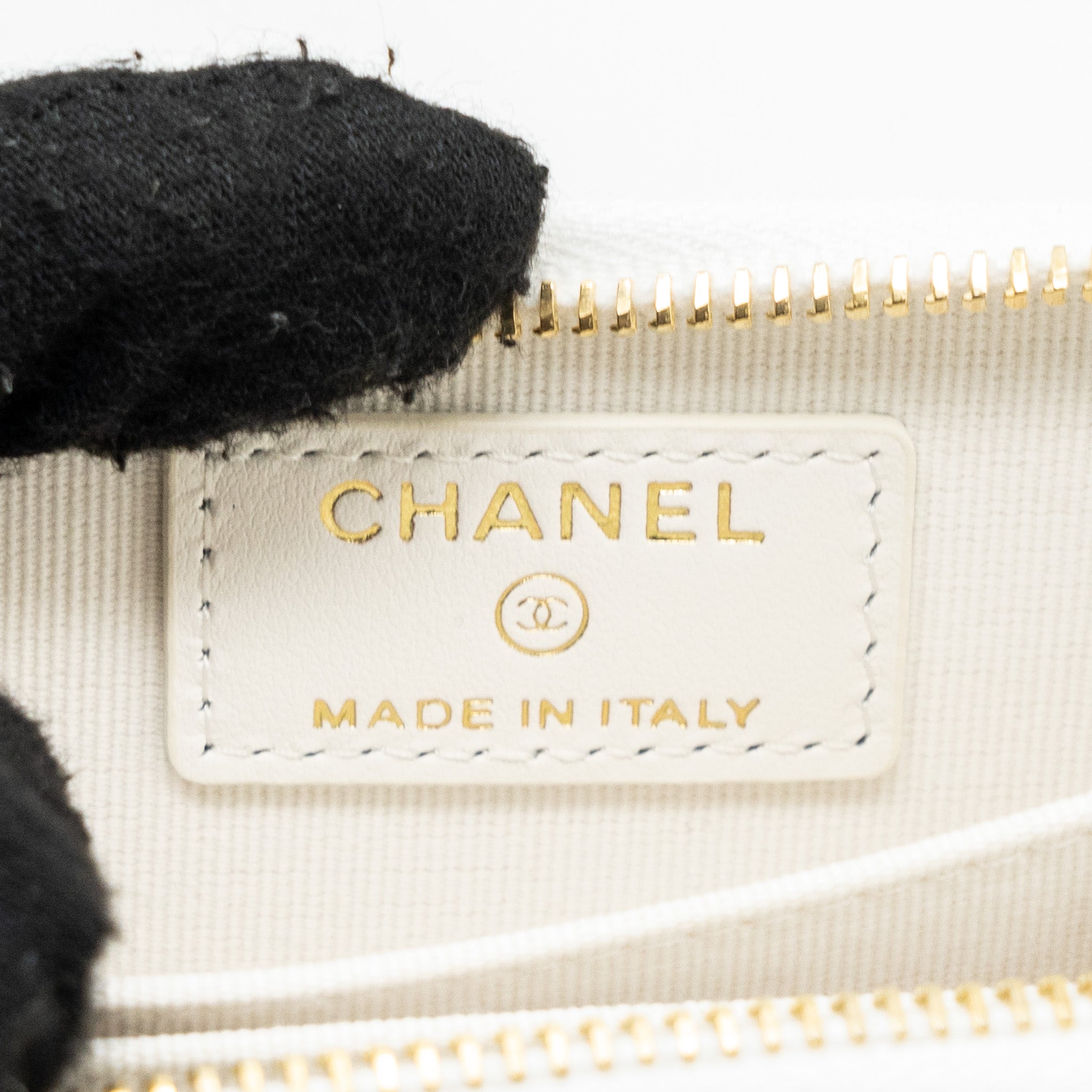 CHANEL MINI BOW CARD HOLDER WITH CHAIN TWEED WHITE LGHW(MICROCHIP)