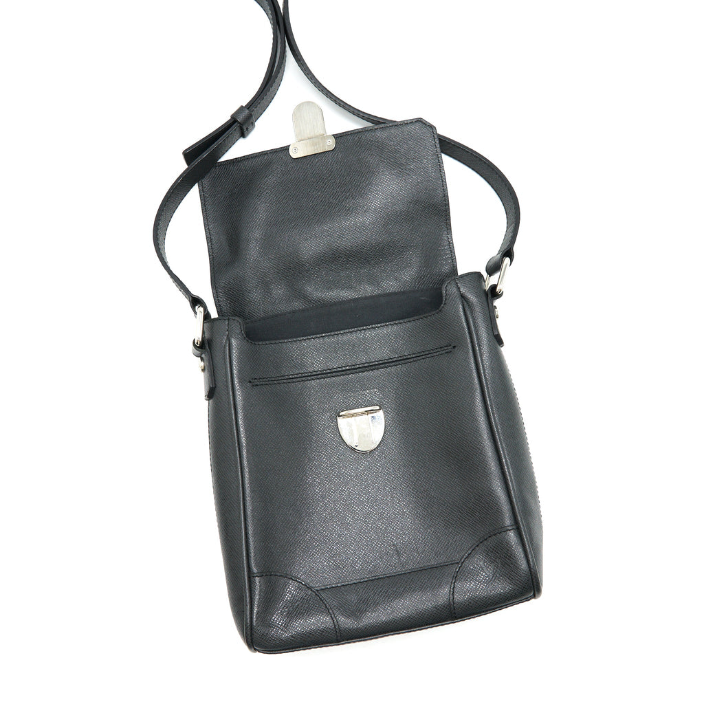 LOUIS VUITTON MEN'S MESSENGER BAG IN BLACK