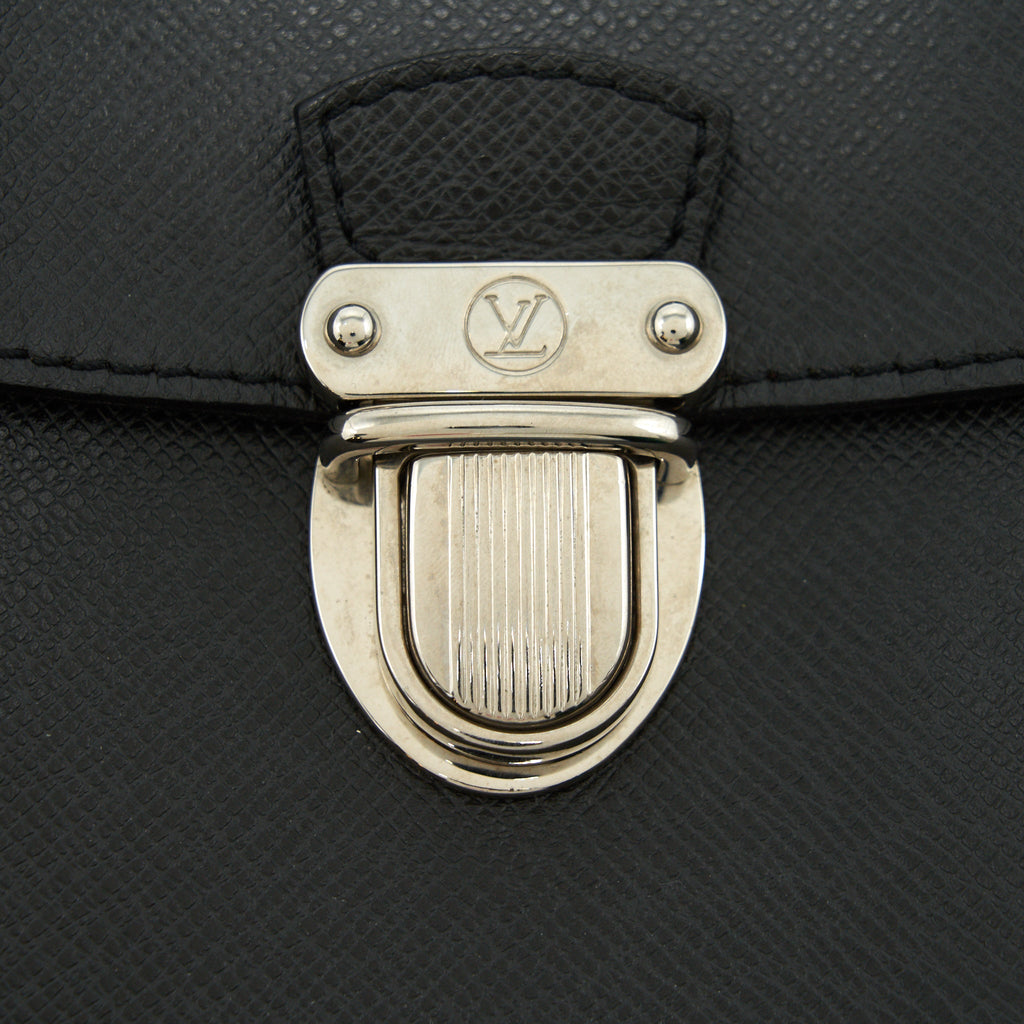 LOUIS VUITTON MEN'S MESSENGER BAG IN BLACK