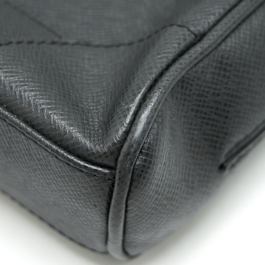 LOUIS VUITTON MEN'S MESSENGER BAG IN BLACK