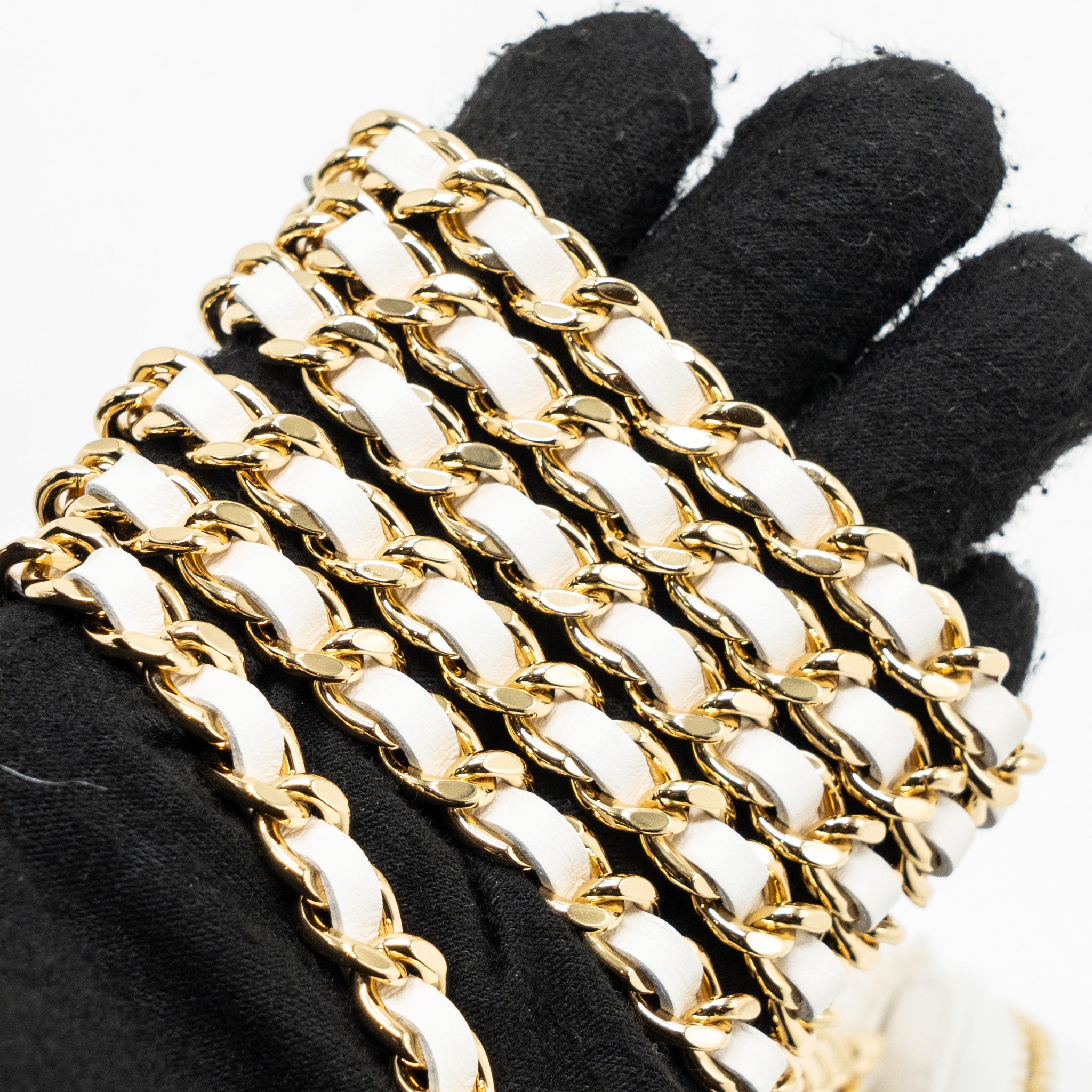CHANEL MINI BOW CARD HOLDER WITH CHAIN TWEED WHITE LGHW(MICROCHIP)