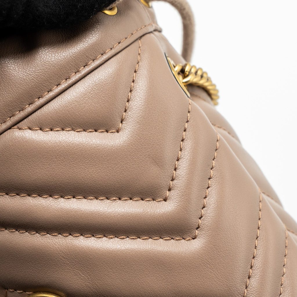GUCCI GG MARMONT MINI BUCKET BAG BEIGE GHW