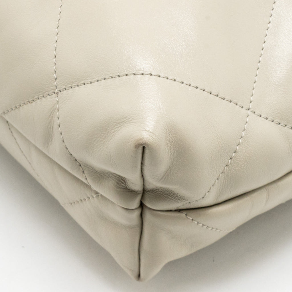 CHANEL SMALL 22 SHINY CALFSKIN LIGHT GREY SHW (MICROCHIP)