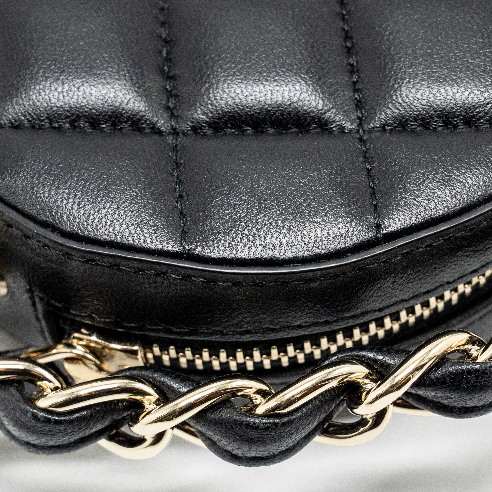 CHANEL 22C QUILTED ROUND CLUTCH WITH CHAIN LAMBSKIN BLACK LGHW
