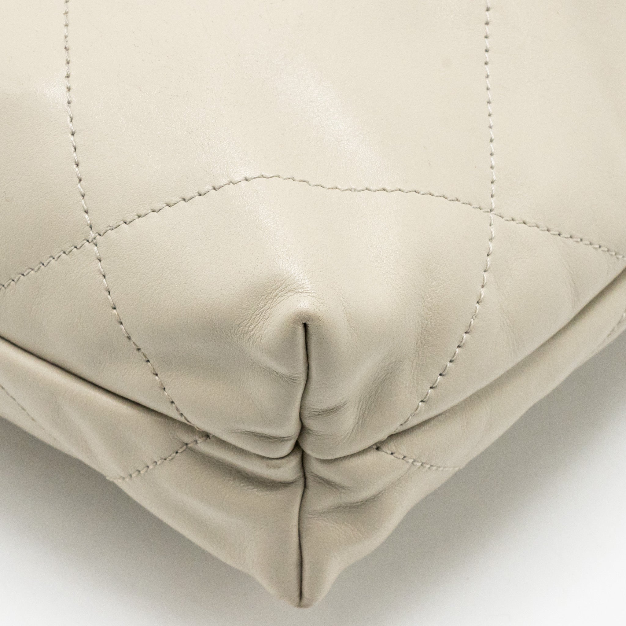 CHANEL SMALL 22 SHINY CALFSKIN LIGHT GREY SHW (MICROCHIP)