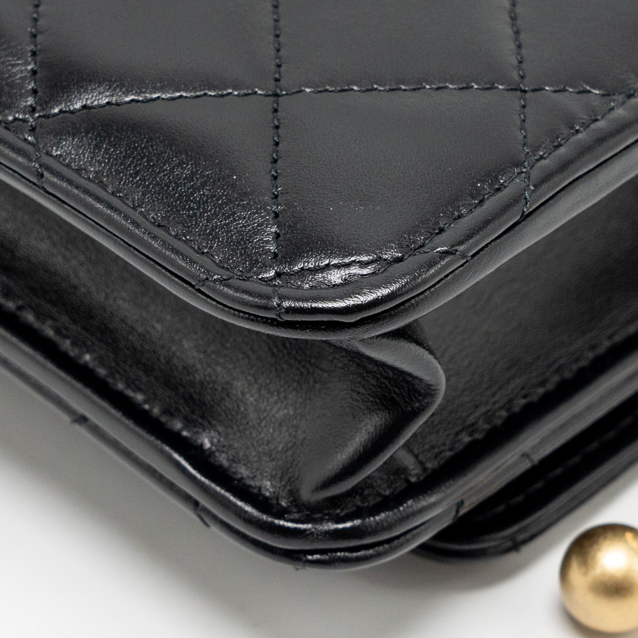 CHANEL 24C GOLD CRUSH WALLET ON CHAIN CALFSKIN BLACK GHW(MICROCHIP)