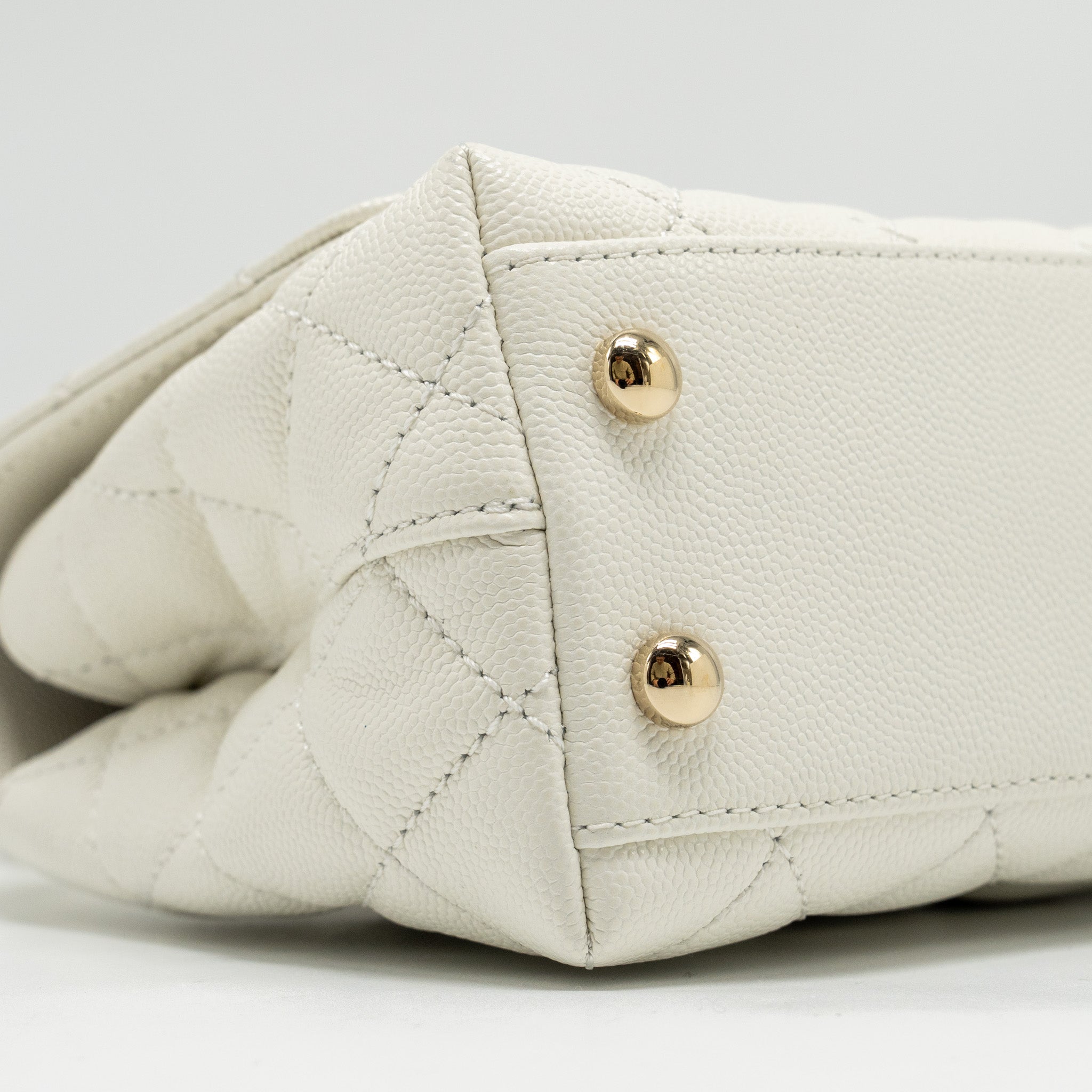 CHANEL MINI COCO HANDLE CAVIAR WHITE LGHW (MICROCHIP)