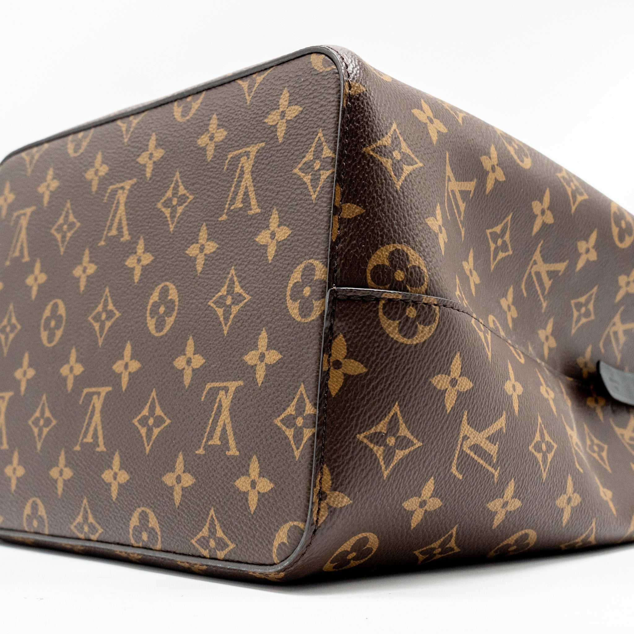 LOUIS VUITTON NEONOE MONOGRAM CANVAS BLACK GHW