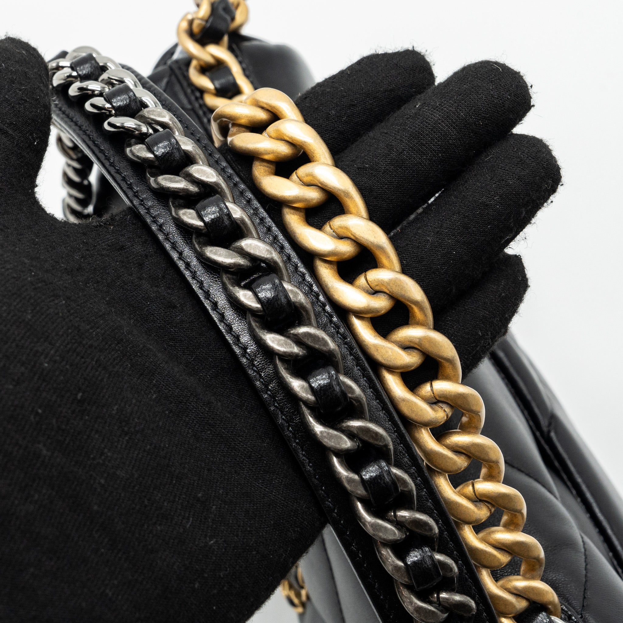 CHANEL SMALL 19 BAG LAMBSKIN BLACK MULTICOLOUR HARDWARE  (MICROCHIP)