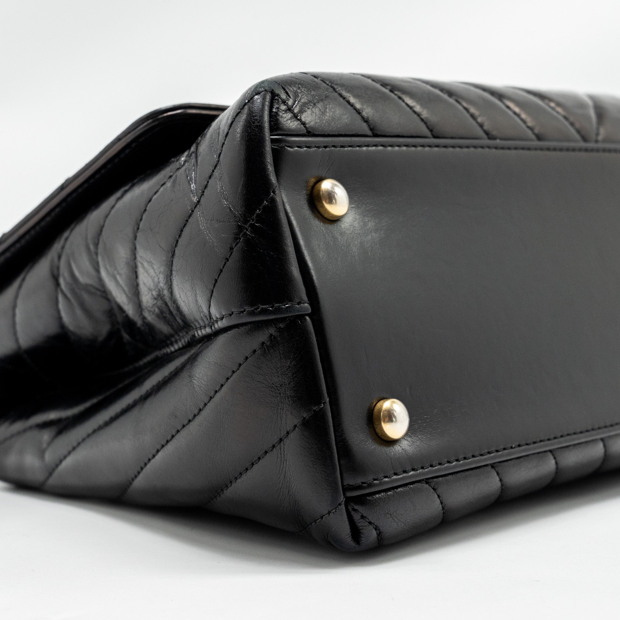 CHANEL MEDIUM COCO HANDLE CHEVRON CALFSKIN BLACK GHW