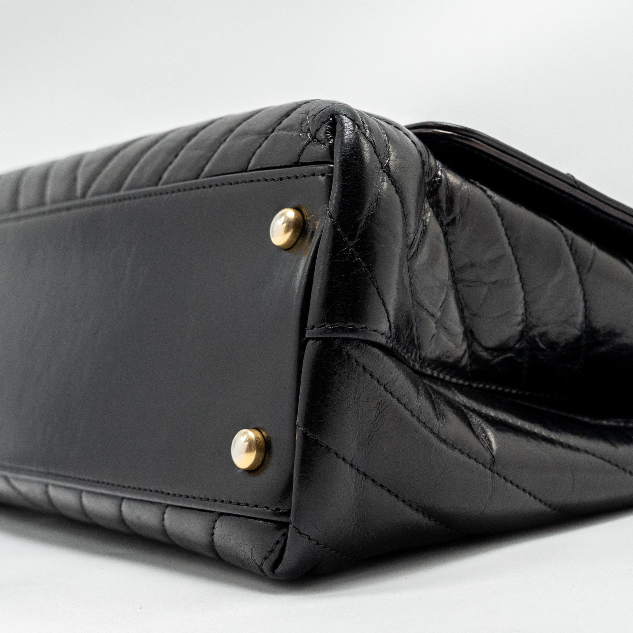 CHANEL MEDIUM COCO HANDLE CHEVRON CALFSKIN BLACK GHW