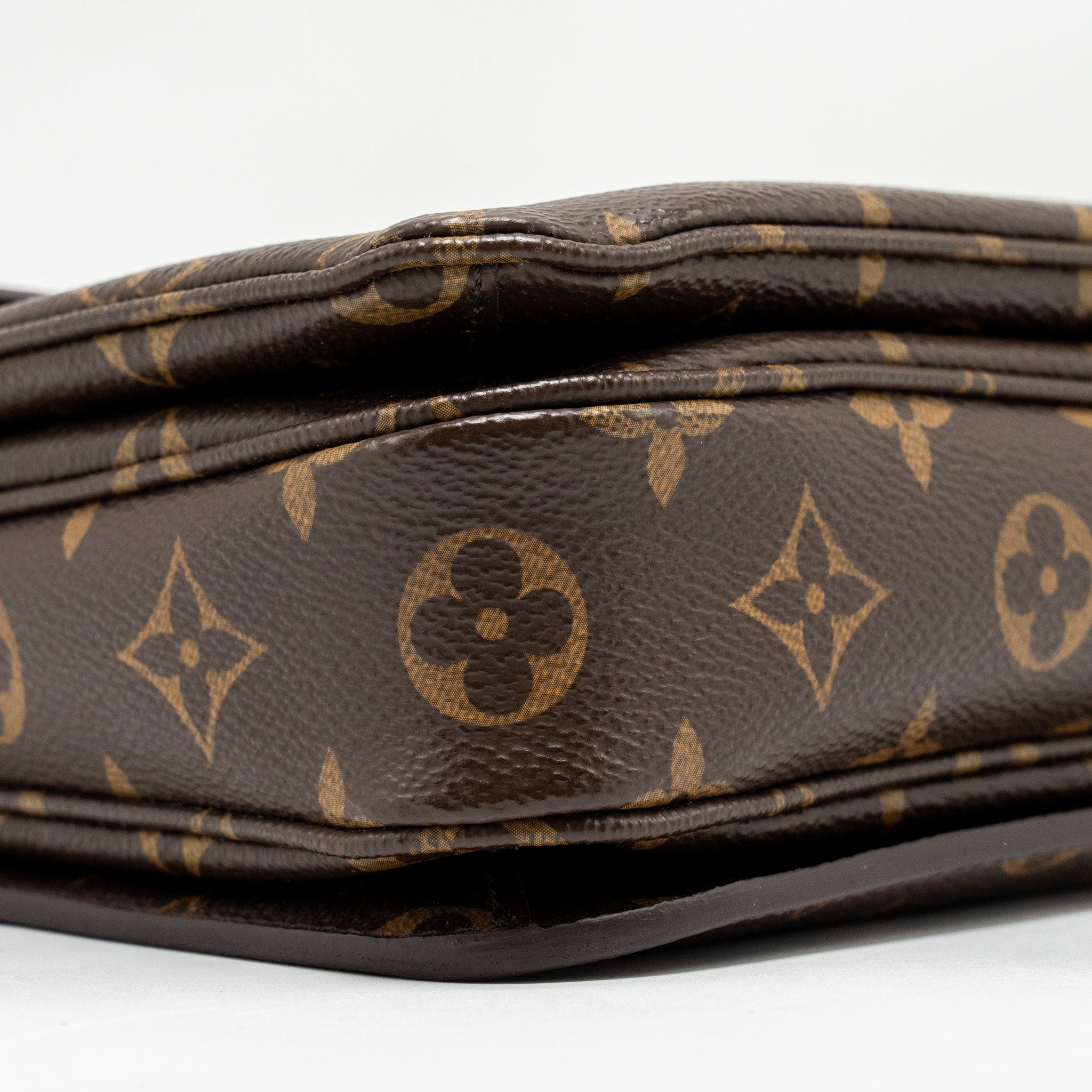 LOUIS VUITTON POCHETTE MÉTIS MONOGRAM CANVAS GHW