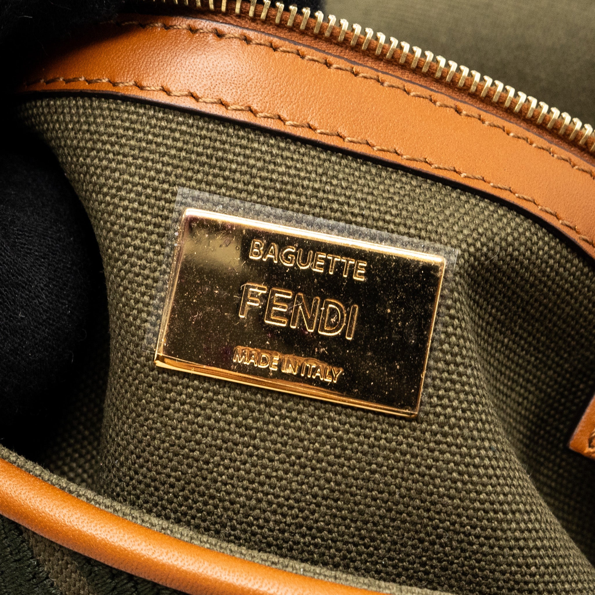 FENDI MEDIUM BAGUETTE BAG CANVAS / CALFSKIN MULTICOLOR GHW