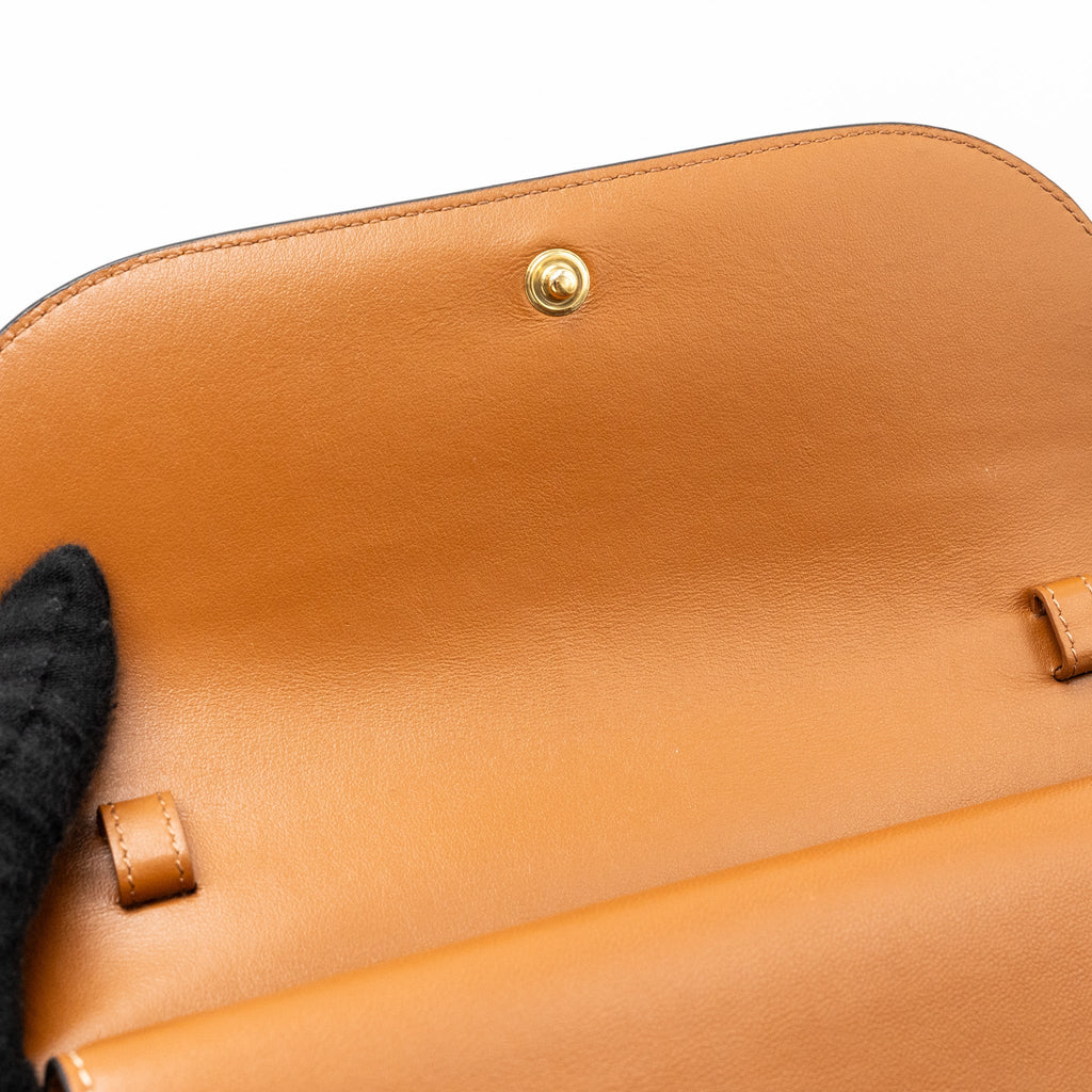 CELINE WALLET ON STRAP TRIOMPHE CANVAS / LAMBSKIN TAN GHW