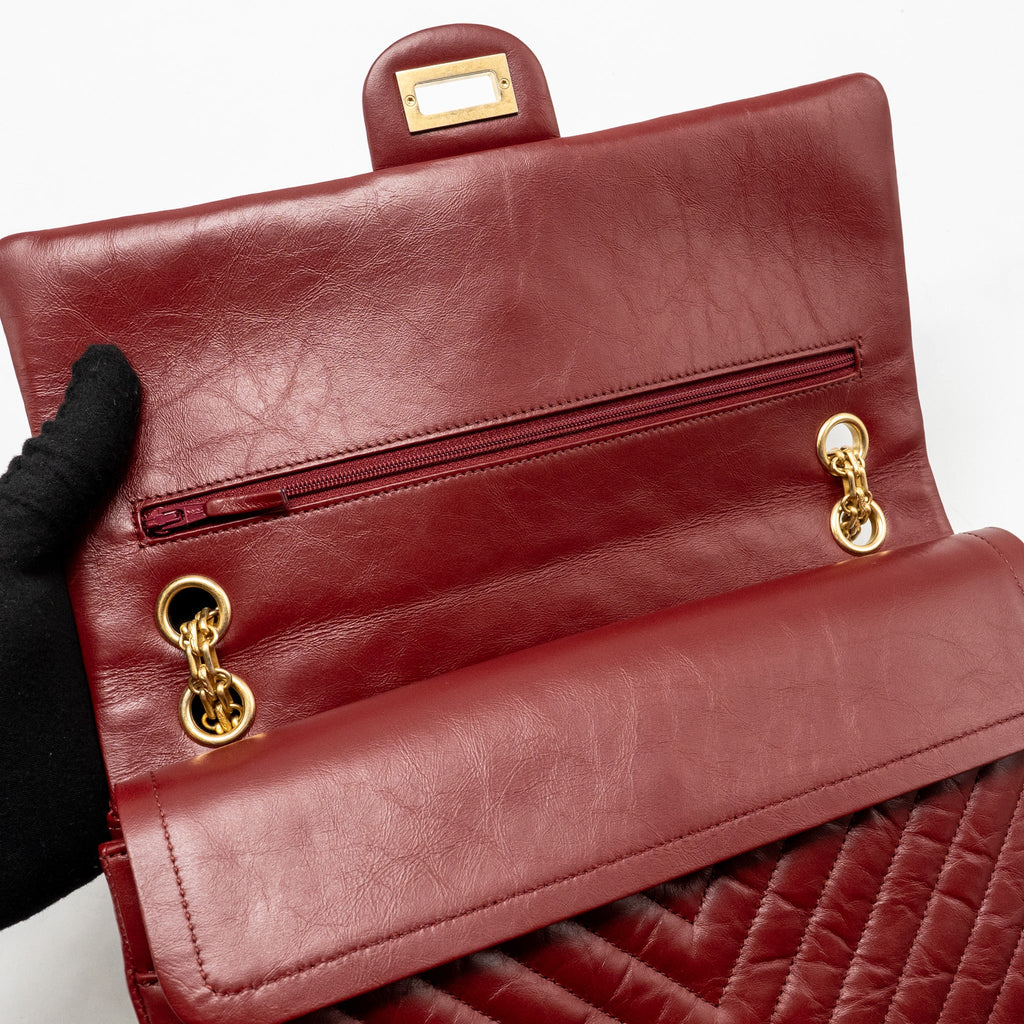 CHANEL 2.55 226 REISSUE DOUBLE FLAP BAG CHEVRON AGED CALFSKIN RED GHW