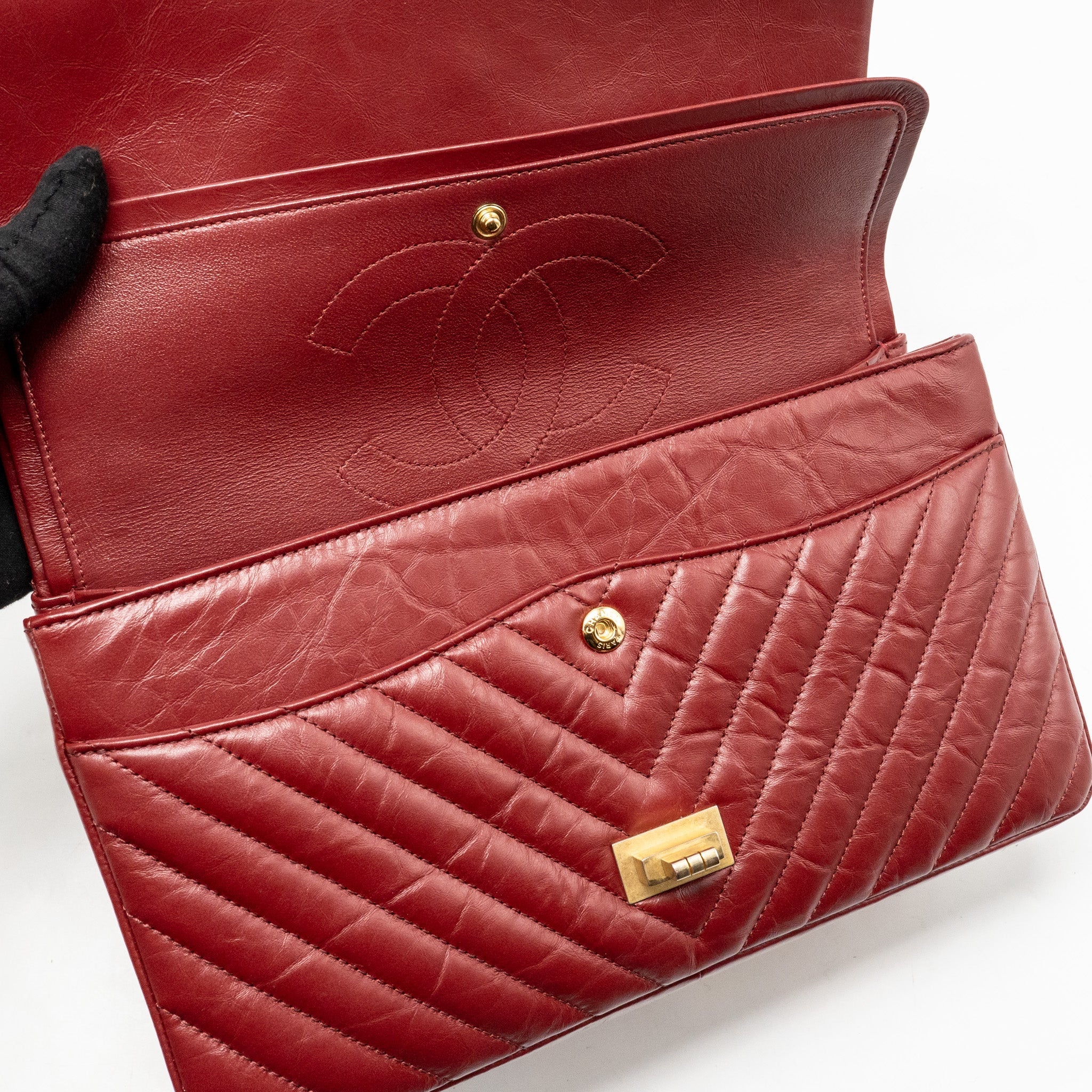 CHANEL 2.55 226 REISSUE DOUBLE FLAP BAG CHEVRON AGED CALFSKIN RED GHW