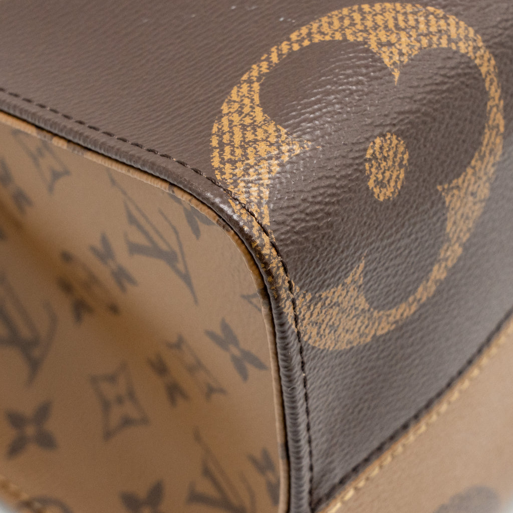 LOUIS VUITTON ONTHEGO MM MONOGRAM CANVAS GHW