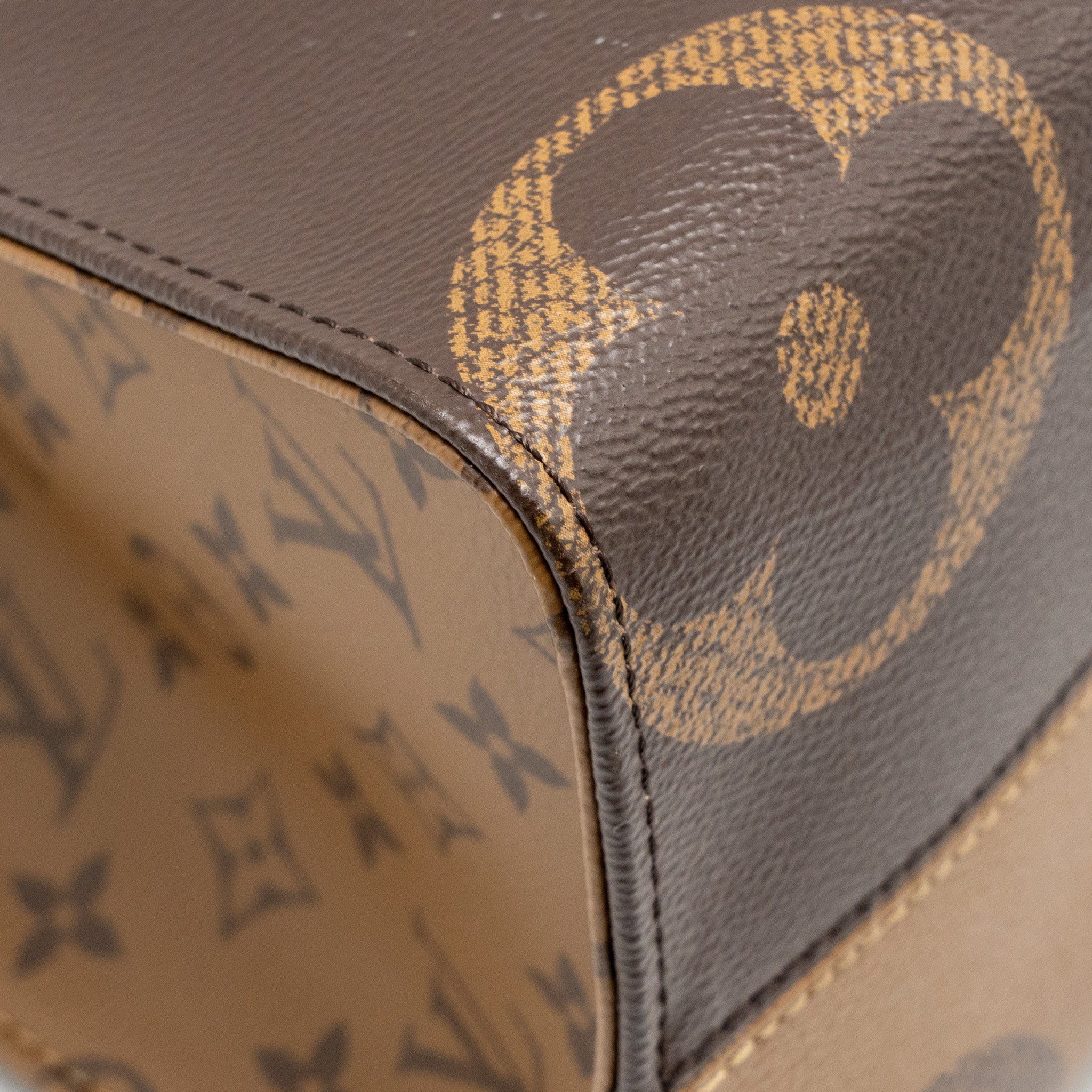 LOUIS VUITTON ONTHEGO MM MONOGRAM CANVAS GHW
