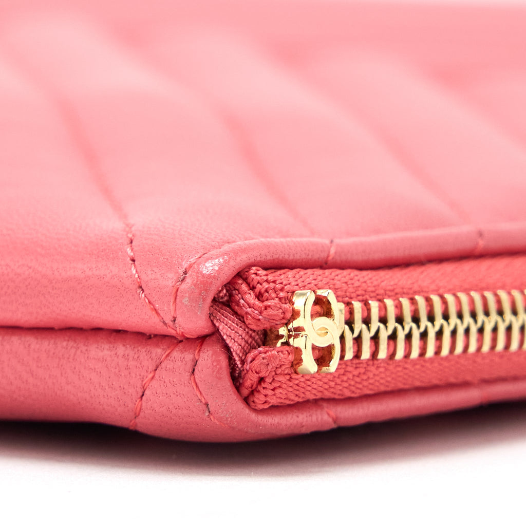 CHANEL CHEVRON CLUTCH LAMBSKIN PINK LGHW